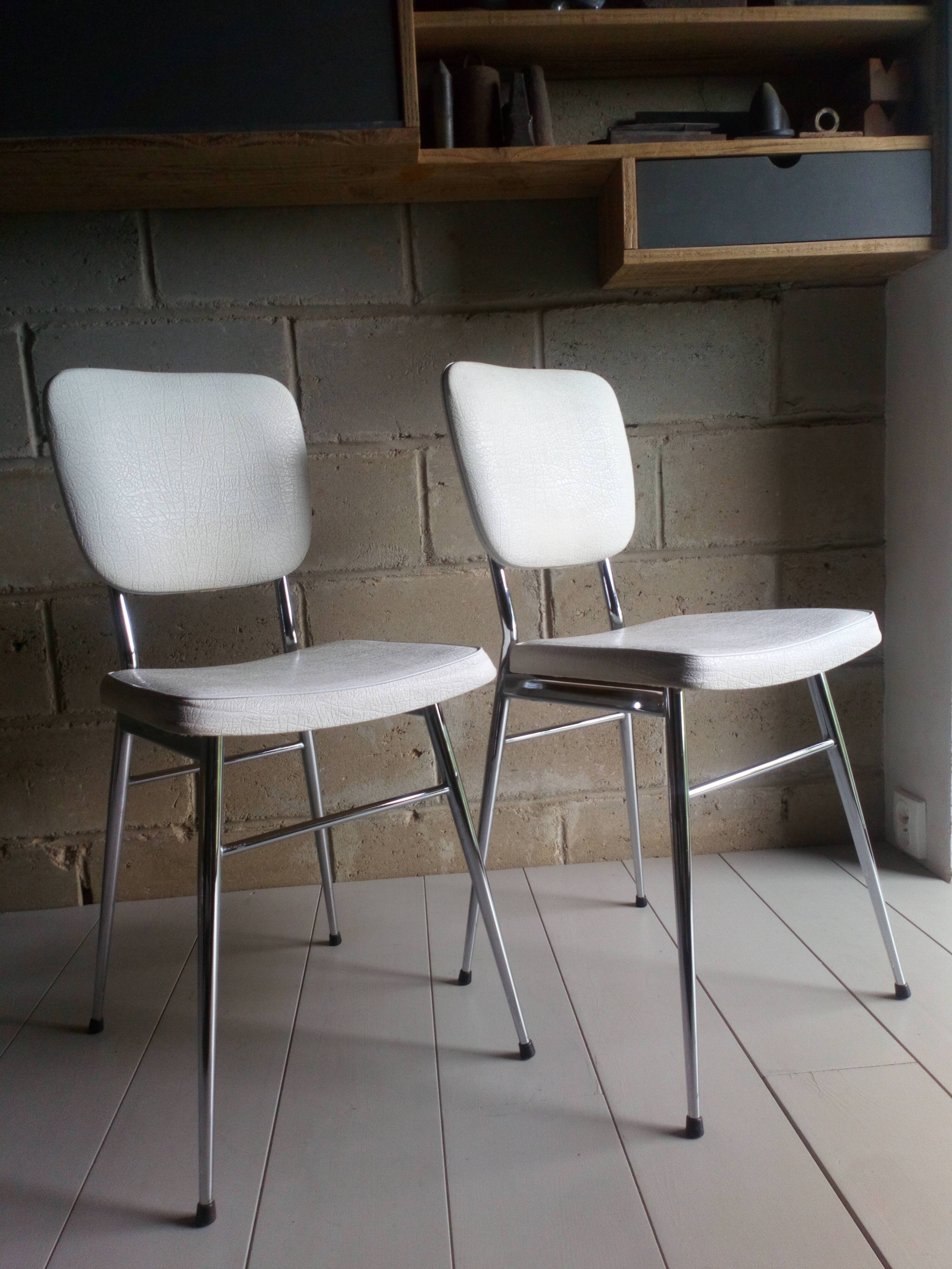 Pair of chrome and white 1960 skaï chairs
