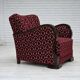 Fauteuil danois des années 1960, revêtement en velours rouge cerise, bois de chêne.