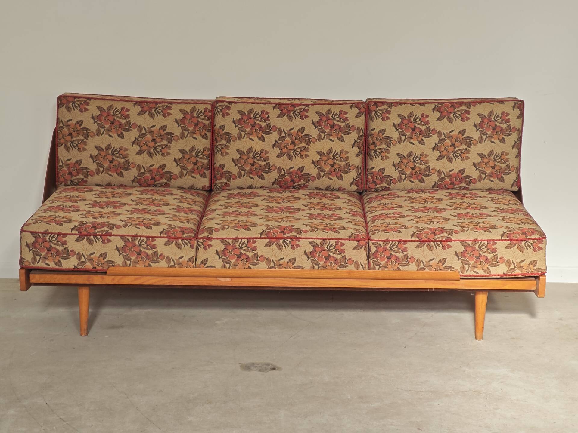 Folding sofa bed Canapé banquette Interier Praha 1960 floral pattern fabric