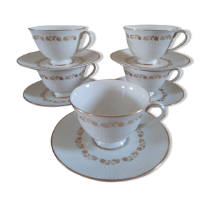 5 tasses avec 5 sous