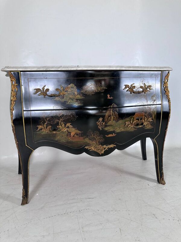 Commode de style en laque de Chine