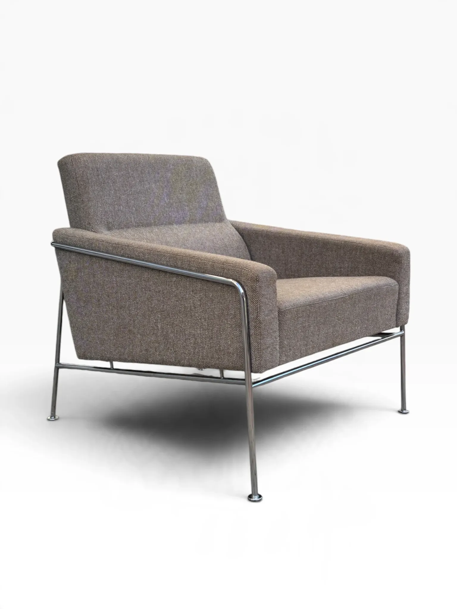 Lounge chair Mod. 3300 by Arne Jacobsen for Fritz Hansen