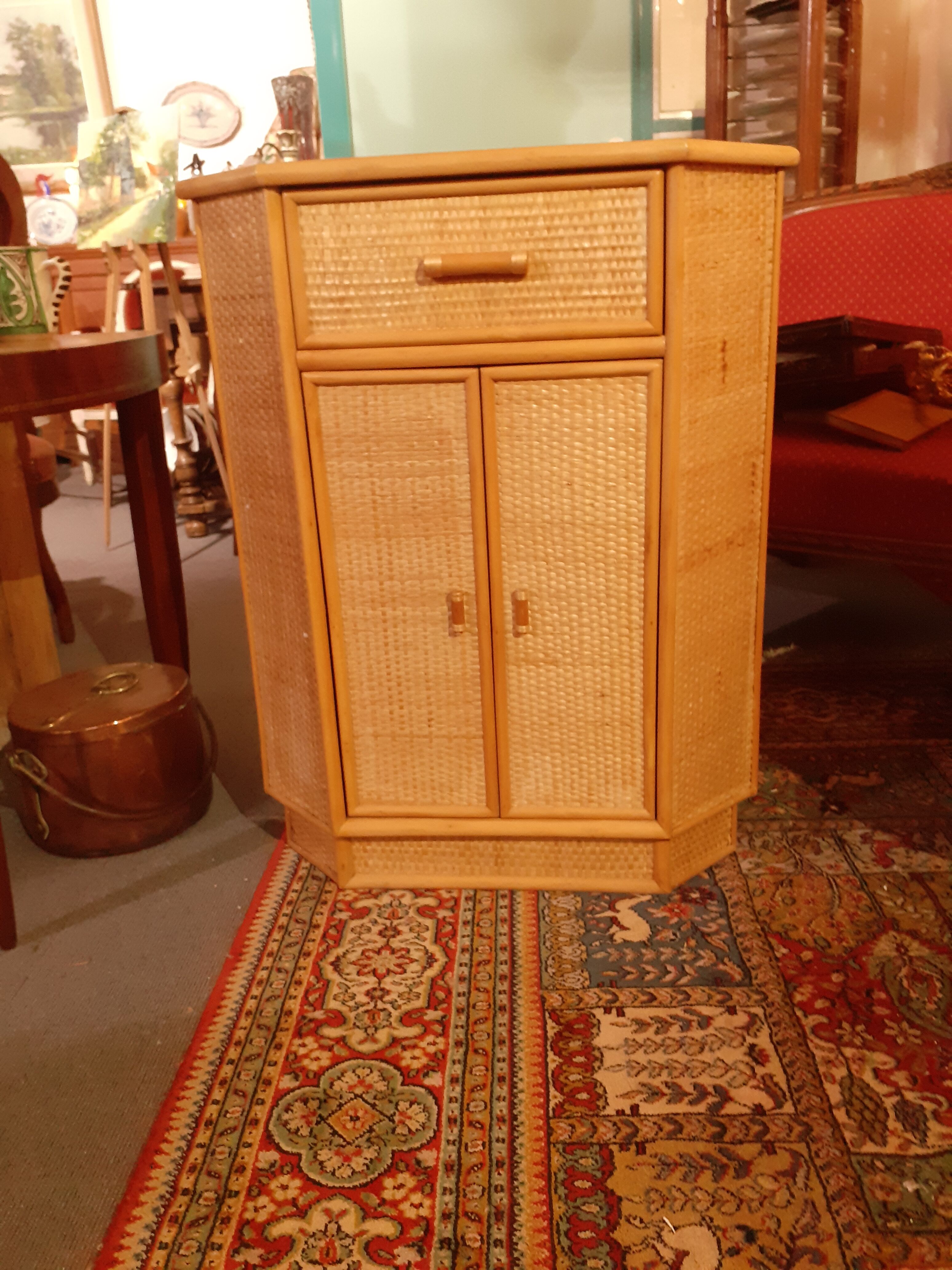 Vintage bamboo rattan notch