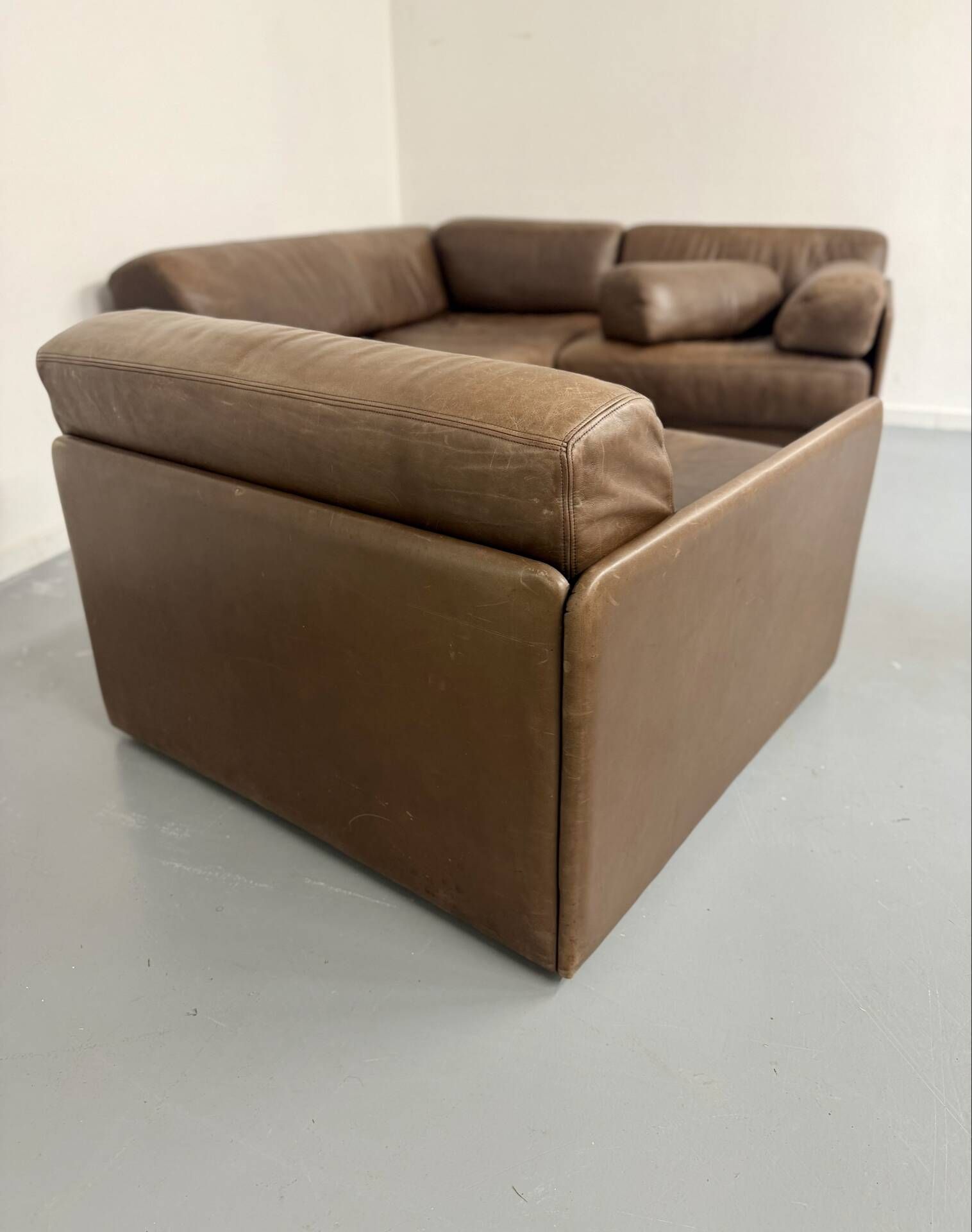 Modular corner sofa DS-76 in brown leather, designed by De Sede, 1980s.