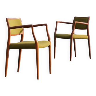 Paire de fauteuils modèle 65 par Niels O. Møller