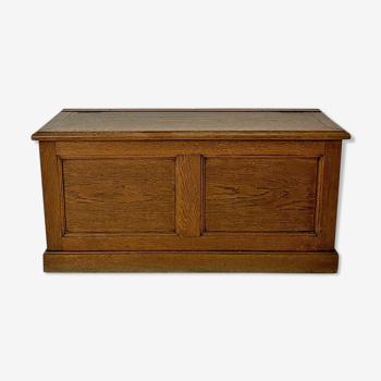 Solid wood toy chest