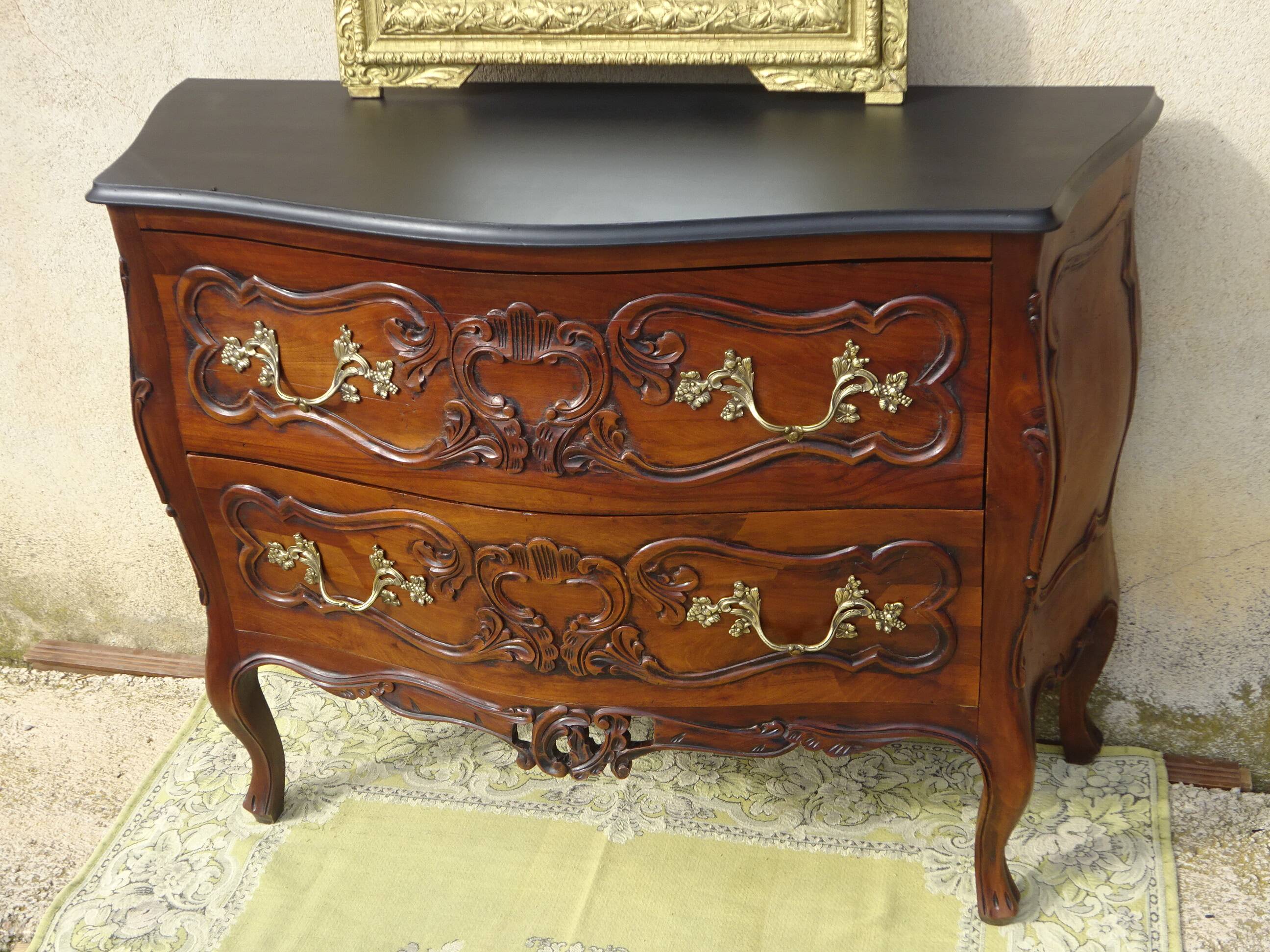 Commode galbée sur 3 faces, 1950s