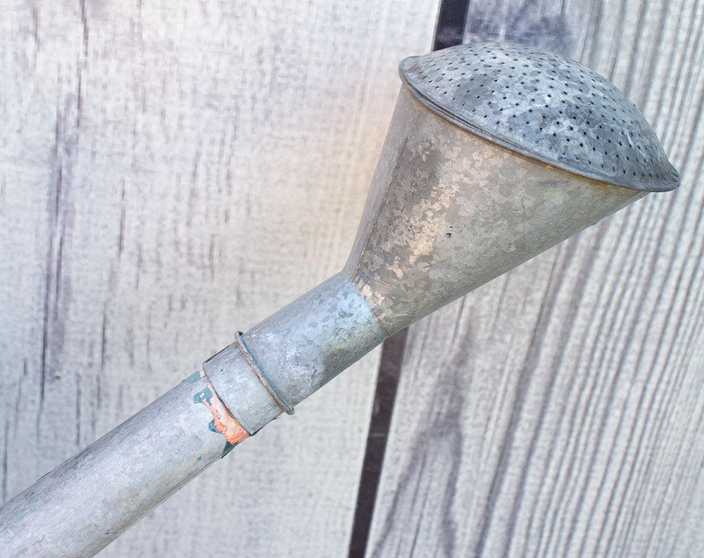 Arrosoir en couleur zinc