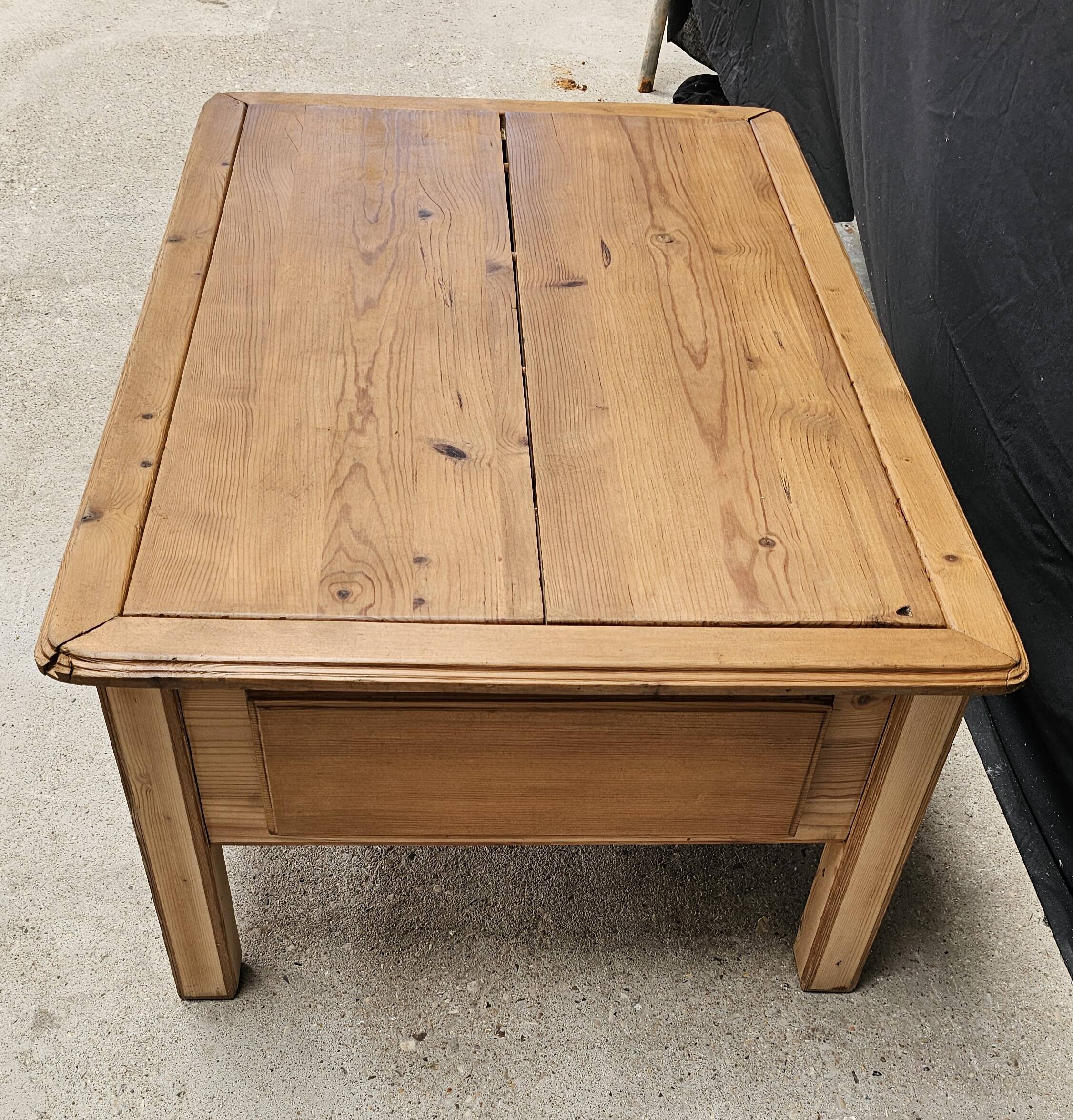 Scandinavian pine 4-drawer coffee table