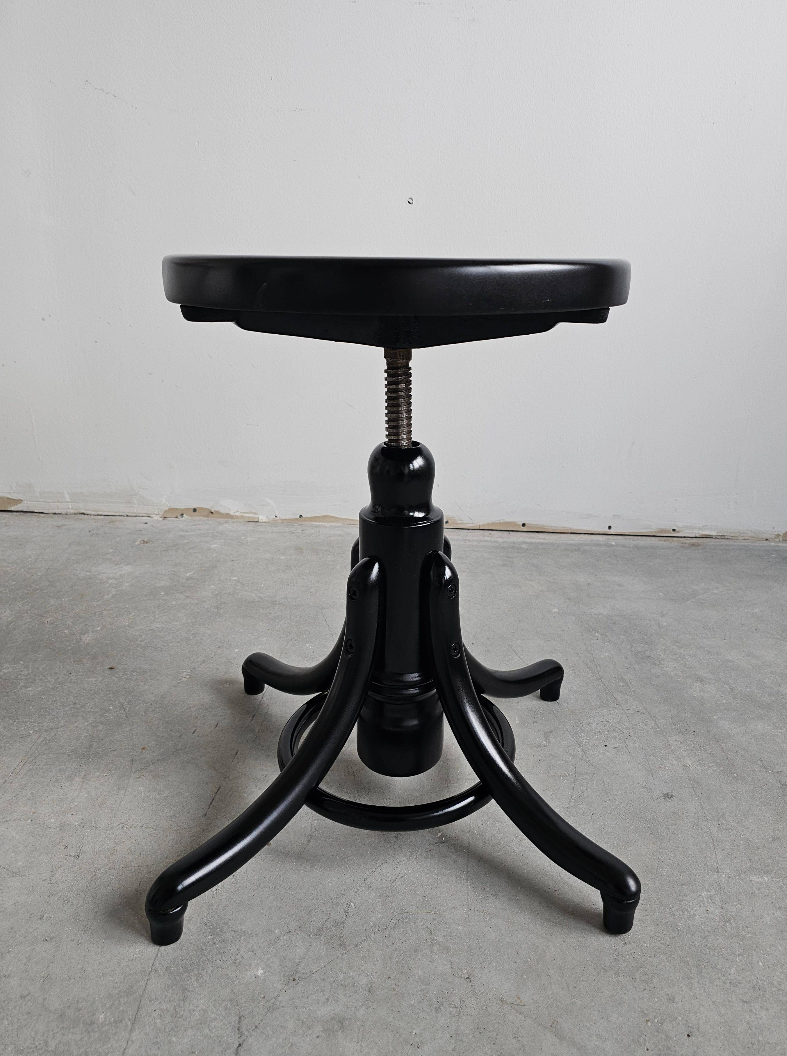 Tabouret de piano en bois courbé par J.J. Kohn, 1900s