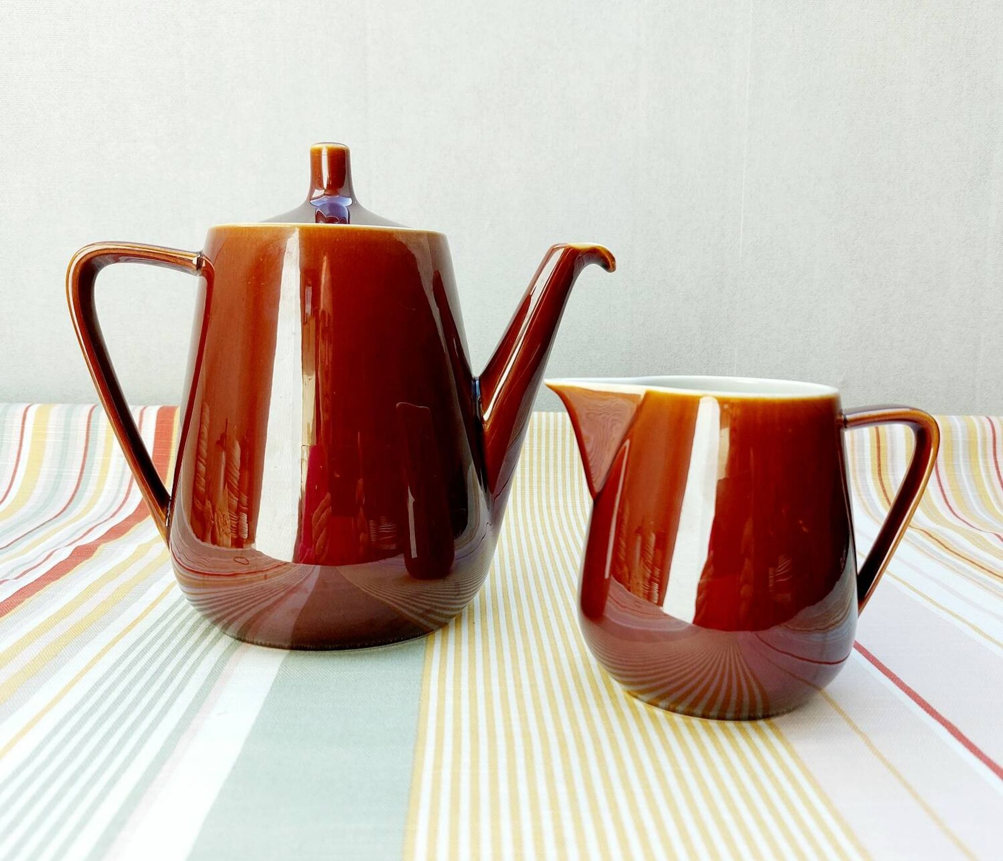 Villeroy & Boch coffee maker and milk jug