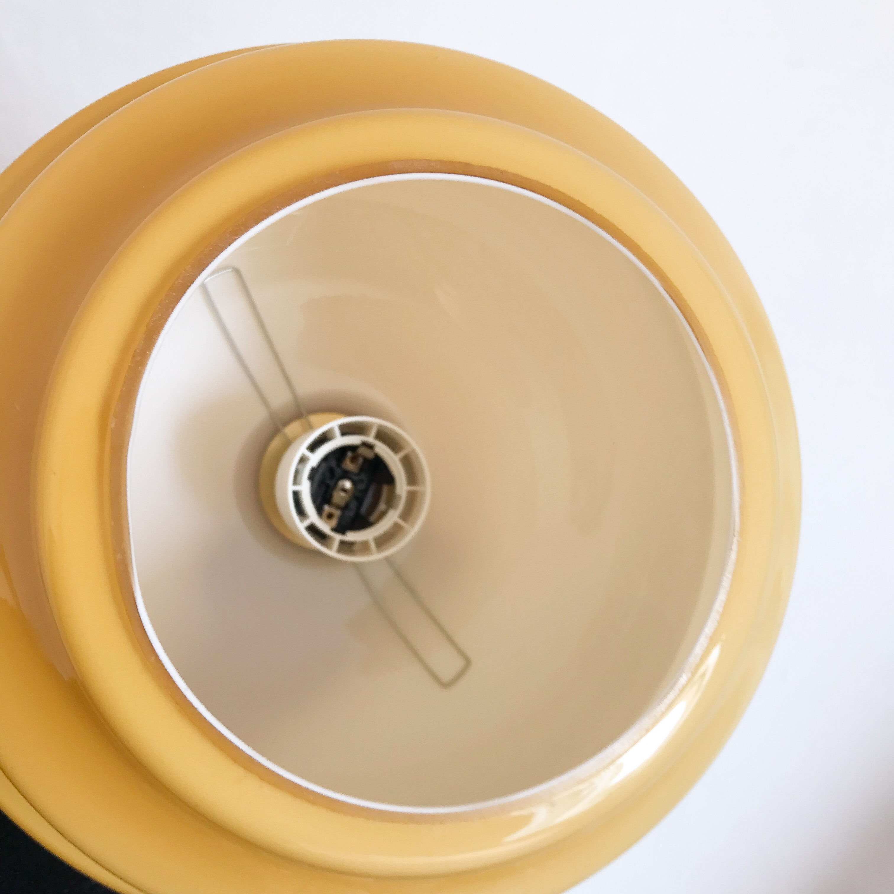 Suspension vintage opaline jaune moutarde