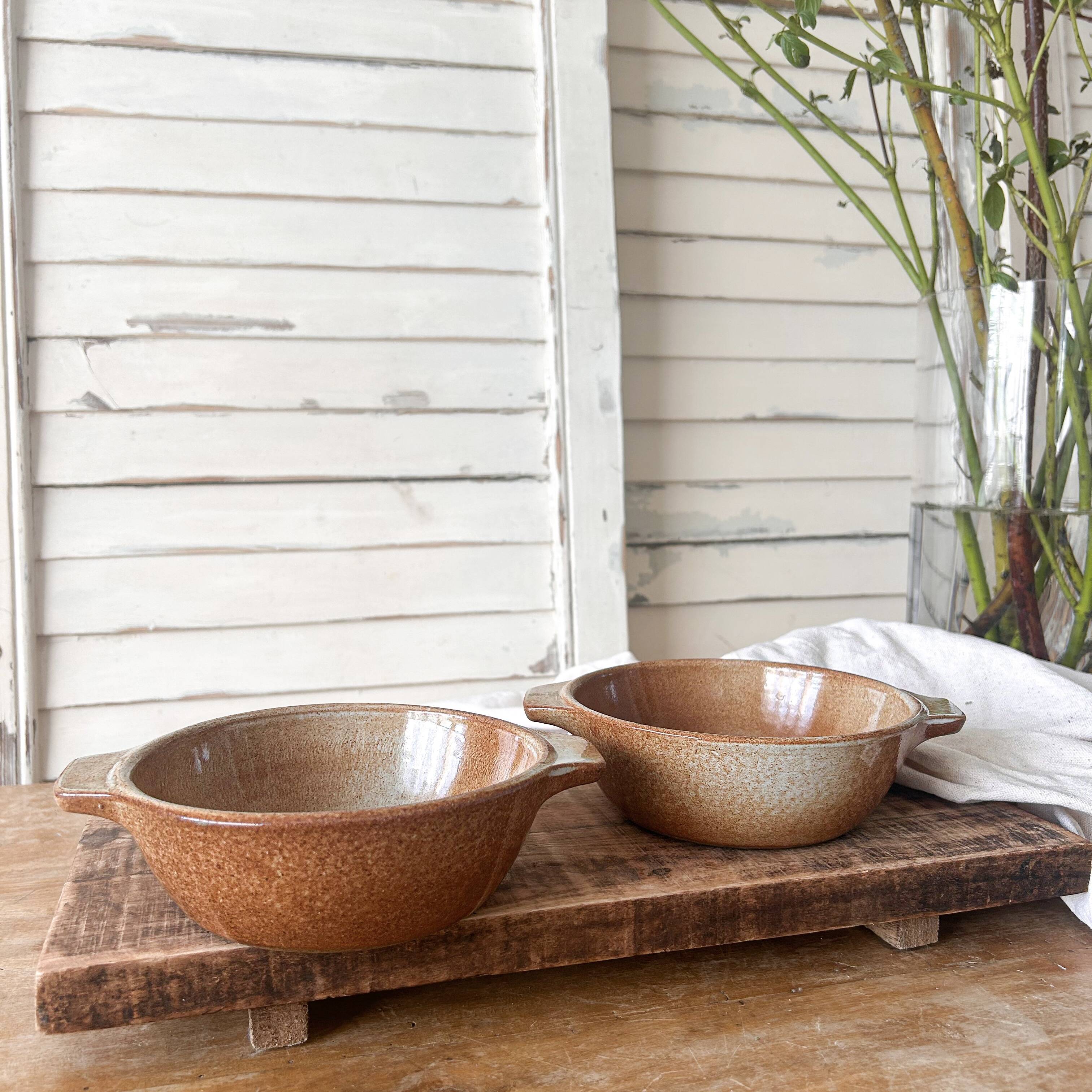 Set of 2 stoneware bowls