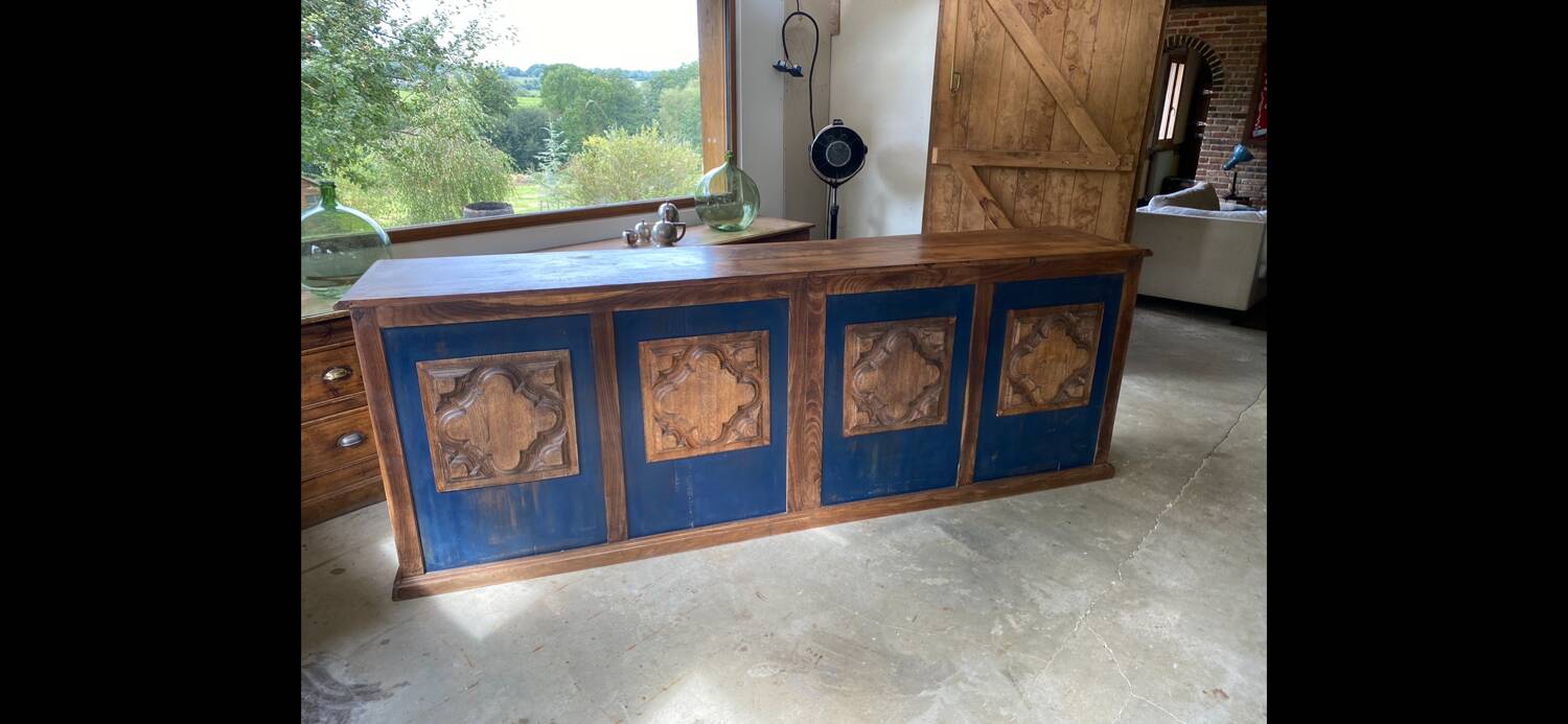 Wine merchant counter