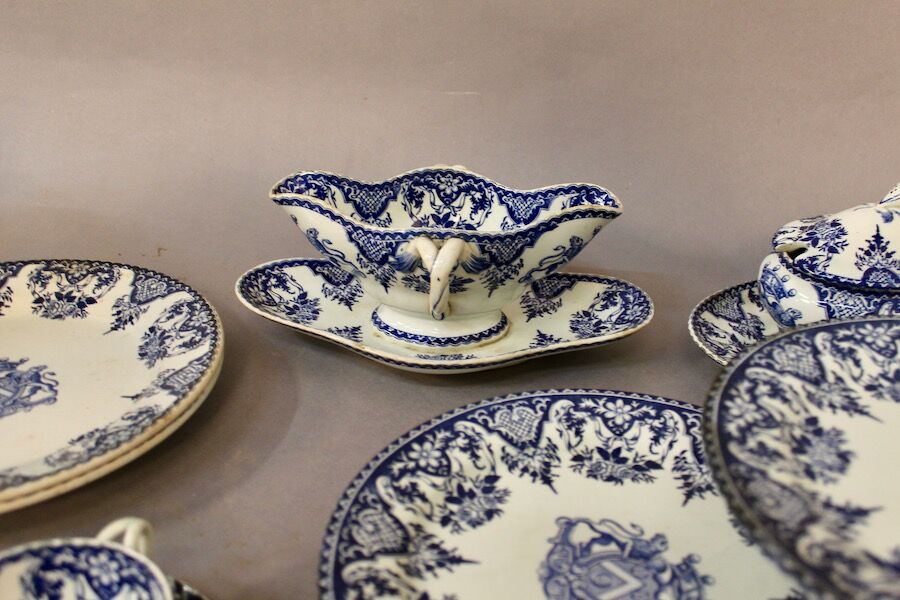 Service in faience of Gien Coat of arms crown and lions XIXth