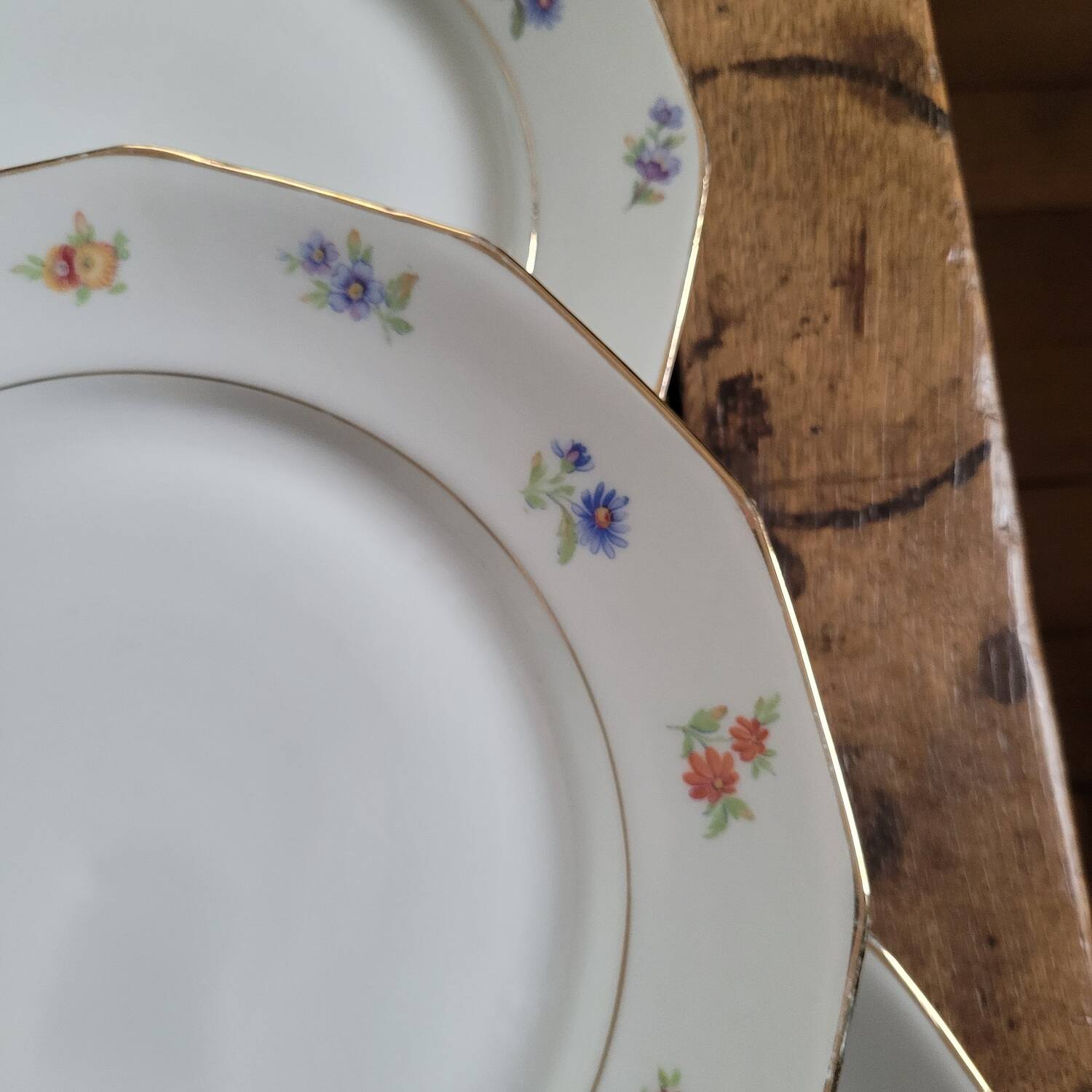 Set of 8 porcelain plates with twelve cut sides - floral decoration and