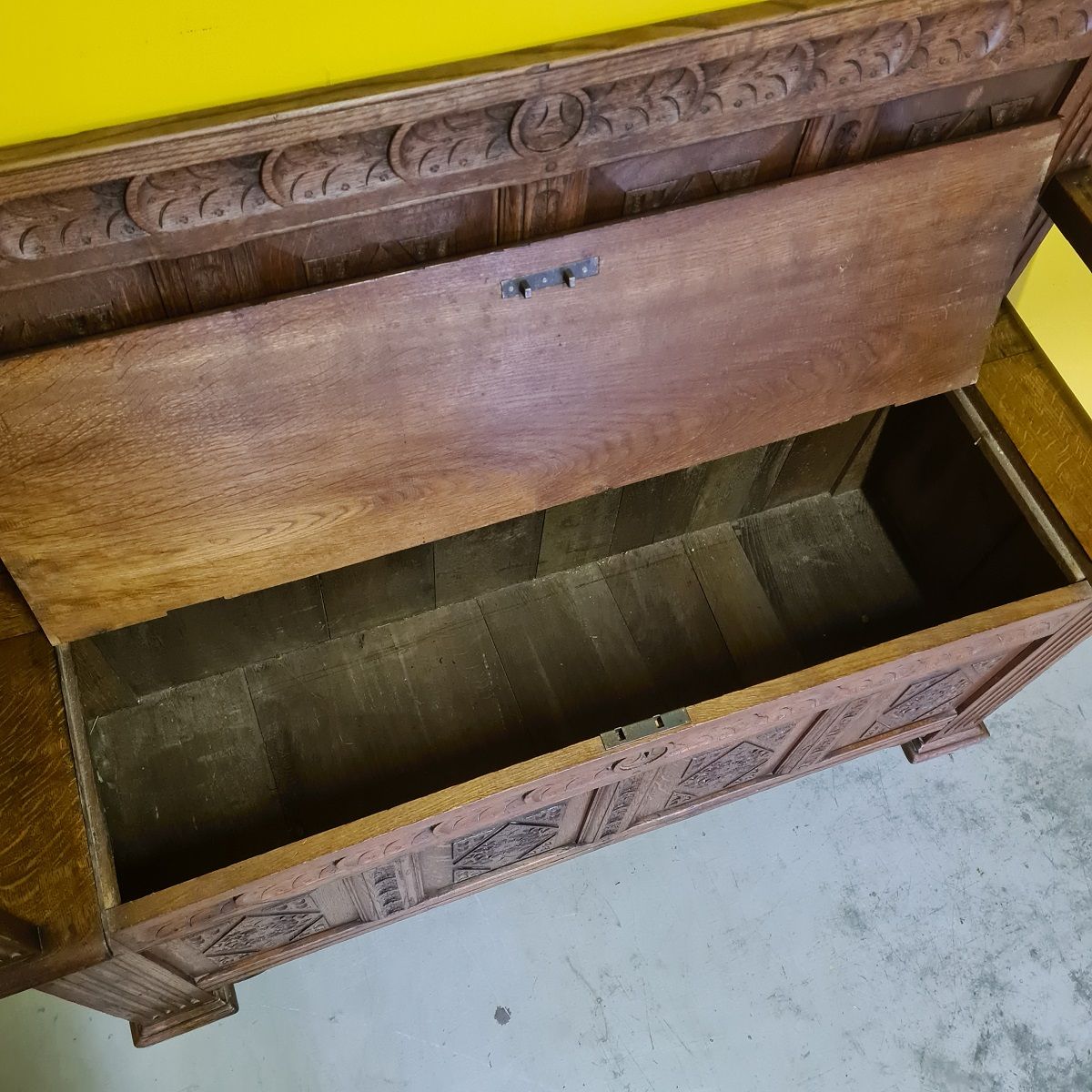 Antique Dutch Oak Hall Bench With Storage Space. Late 19th century.