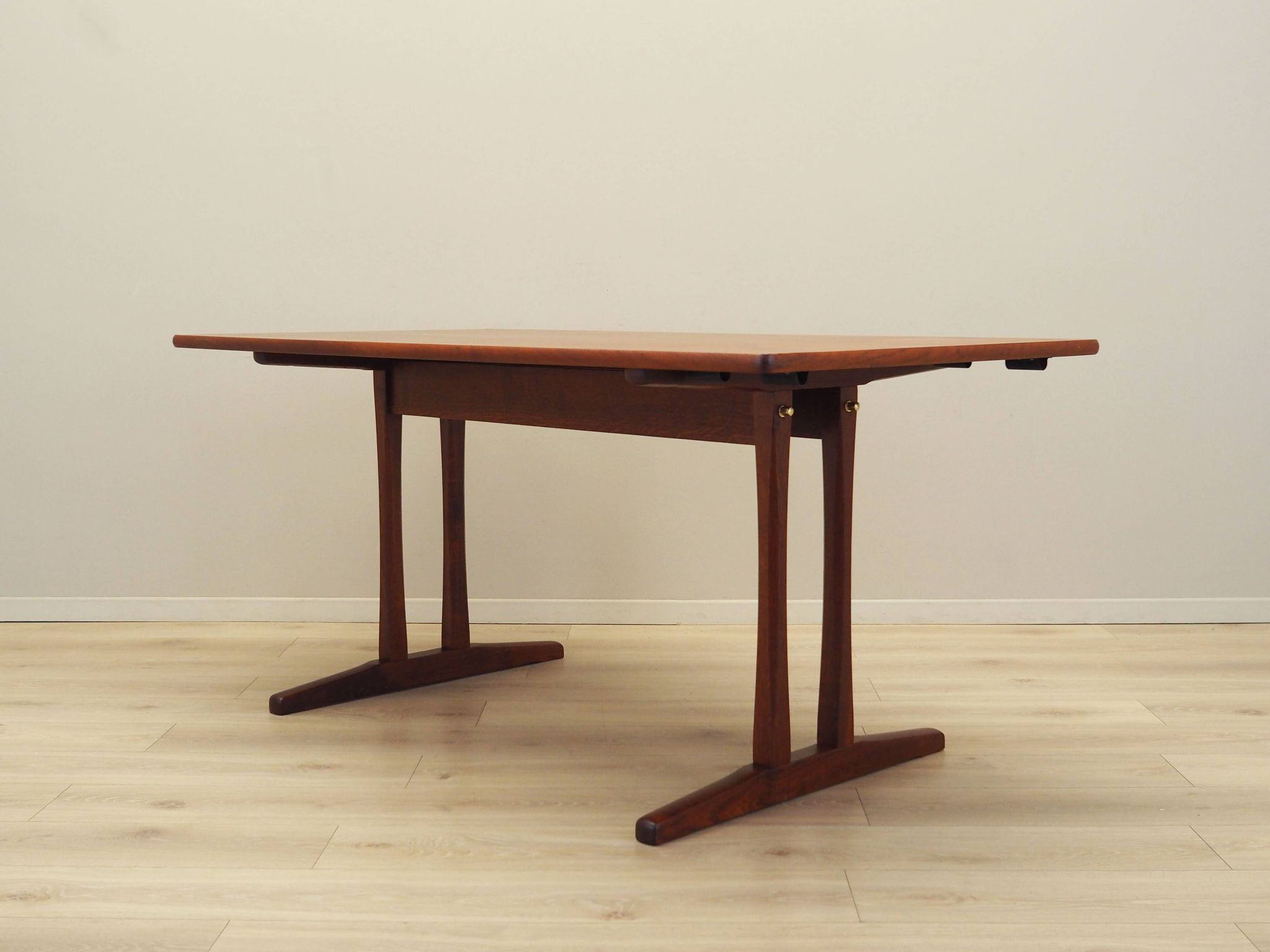 Table en teck, design danois, années 1960, designer : Børge Mogensen