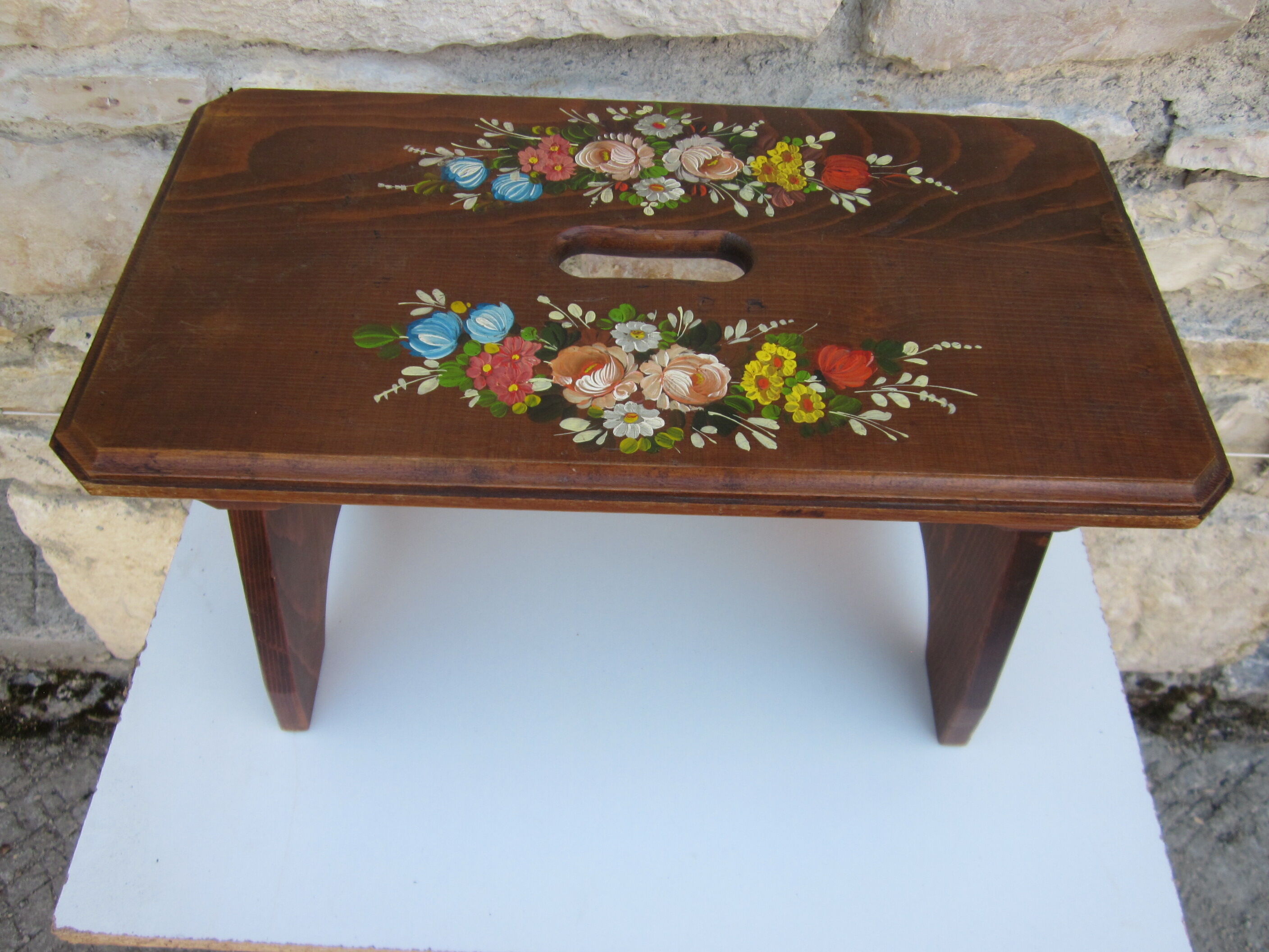 Wooden bench step foot with painted decoration