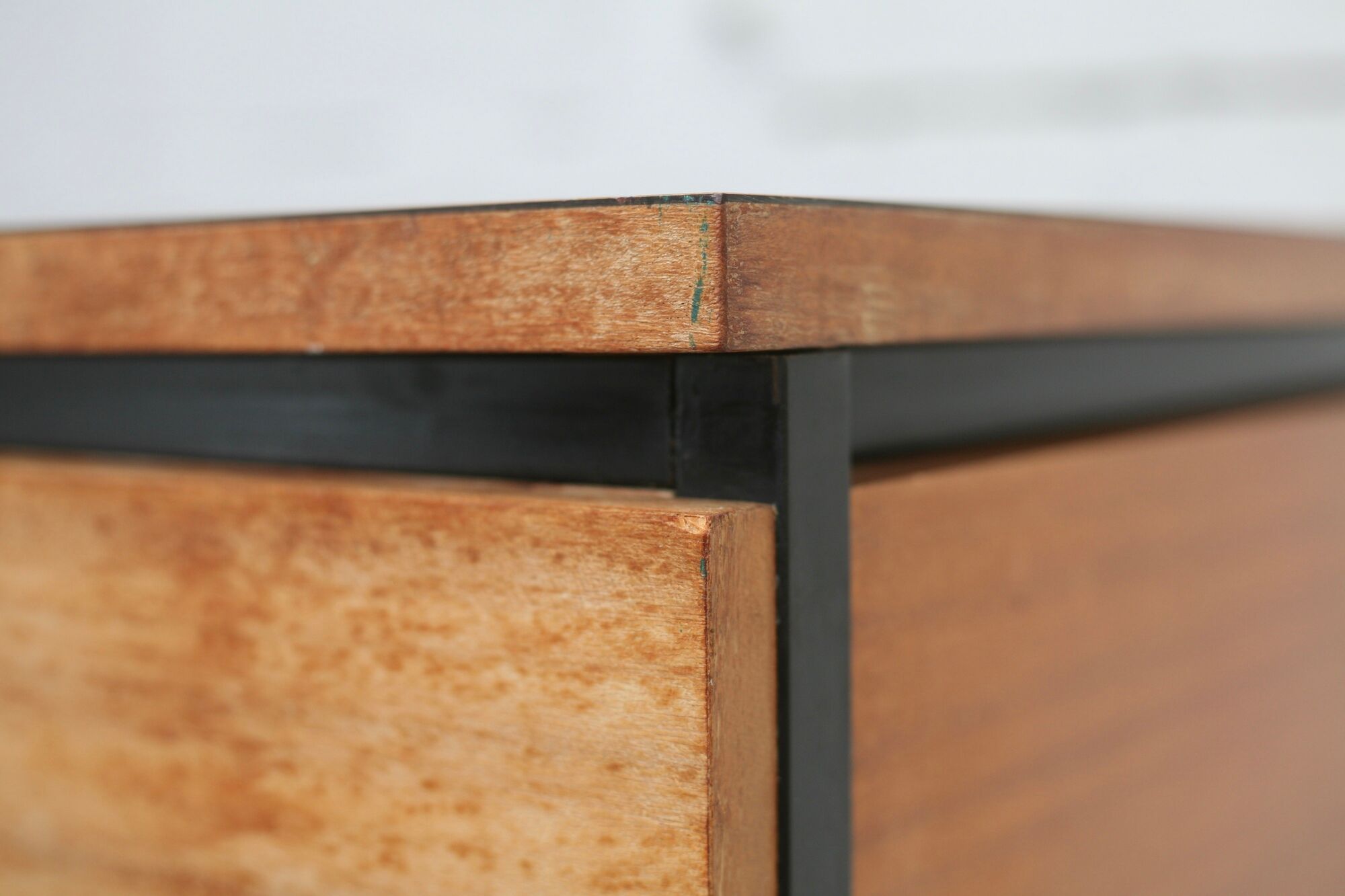Desk 620 by Pierre guariche, Huchers Minvielle, France, circa 1955