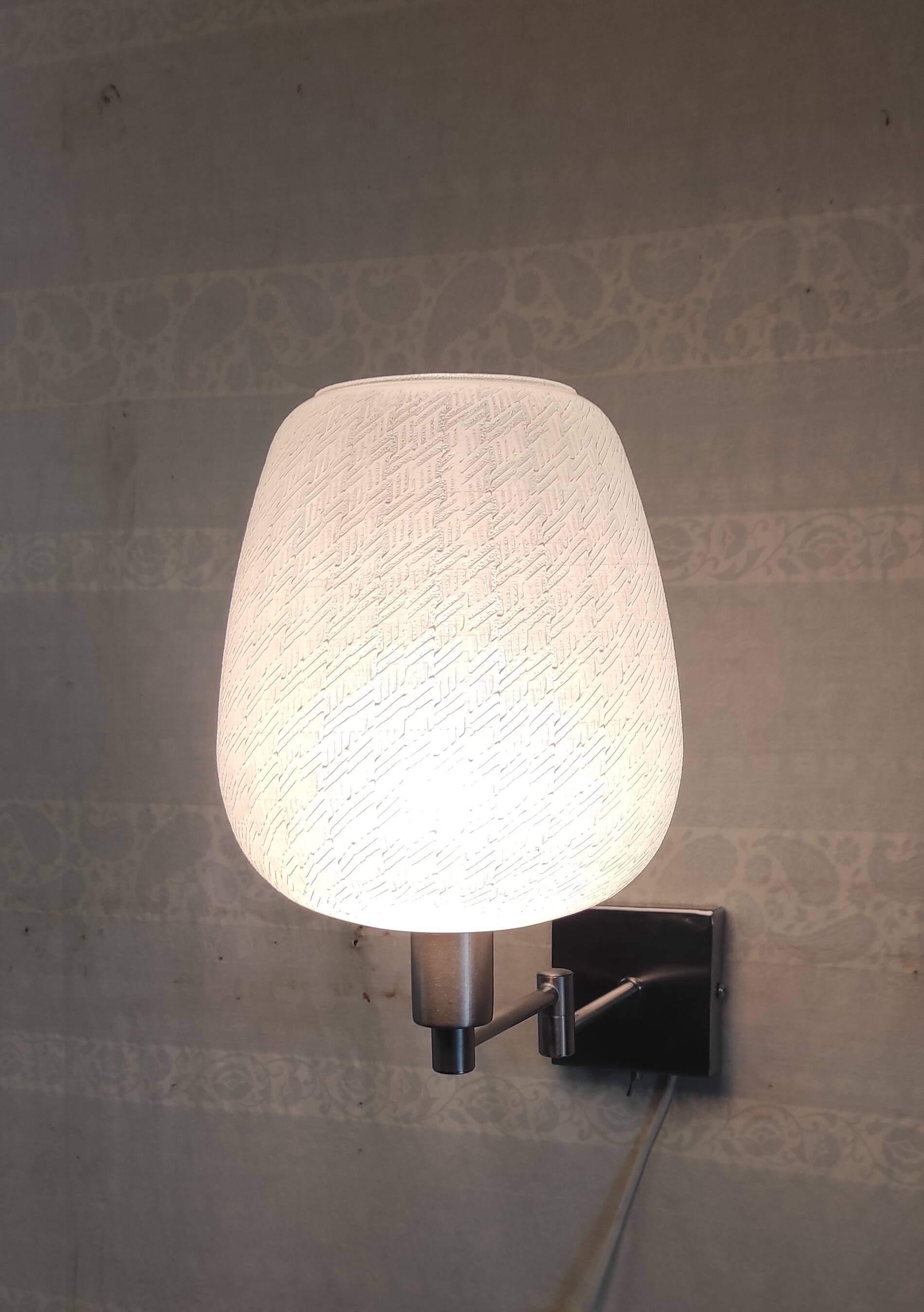 Wall lamp - reading light in chromed metal and opaline globe - 20th century