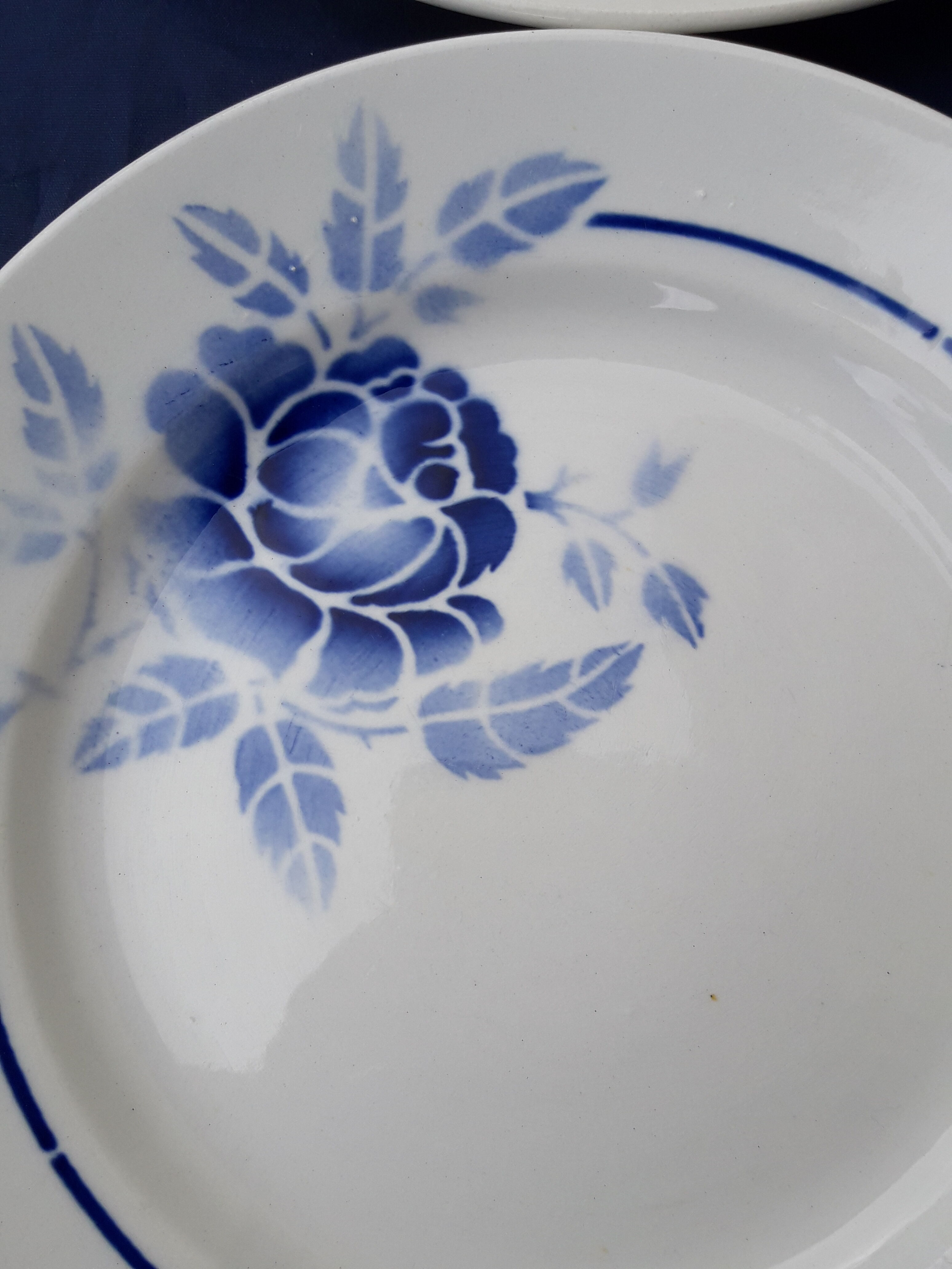 4 hollow plates in earthenware from Saint Amand model 3015 blue pink pattern diam 19.2 cm