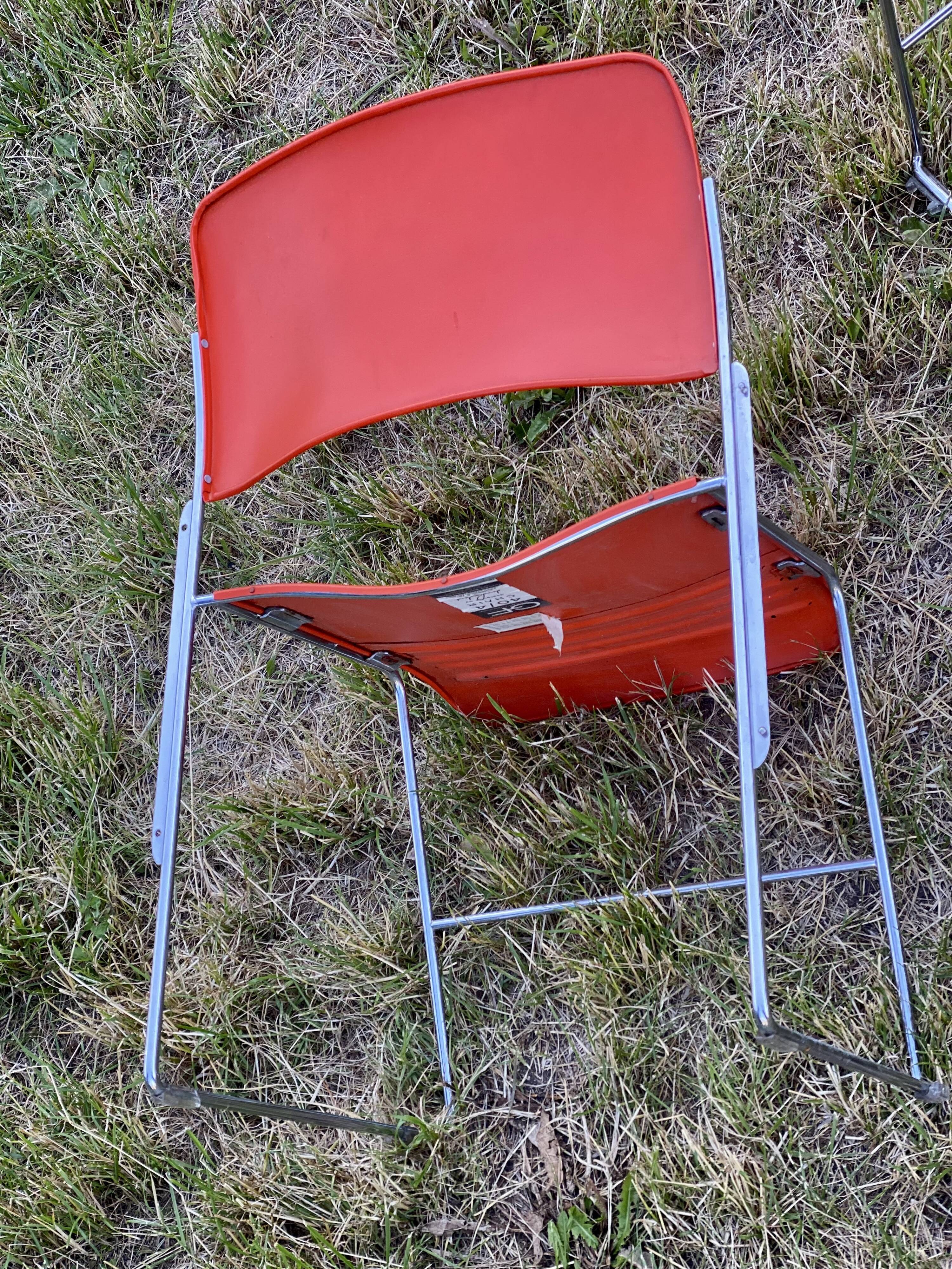 Pair of chairs by David Rowland, US Design, 1976, red metal and chrome