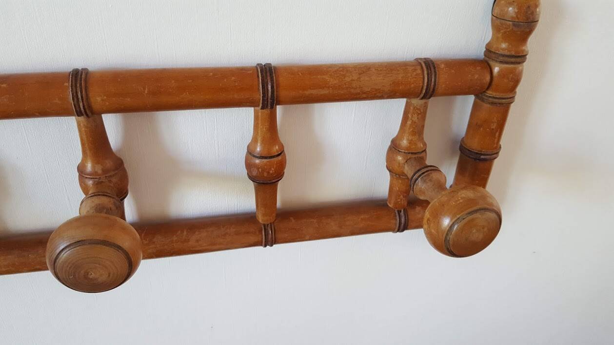Portemanteau mural en bois tourné