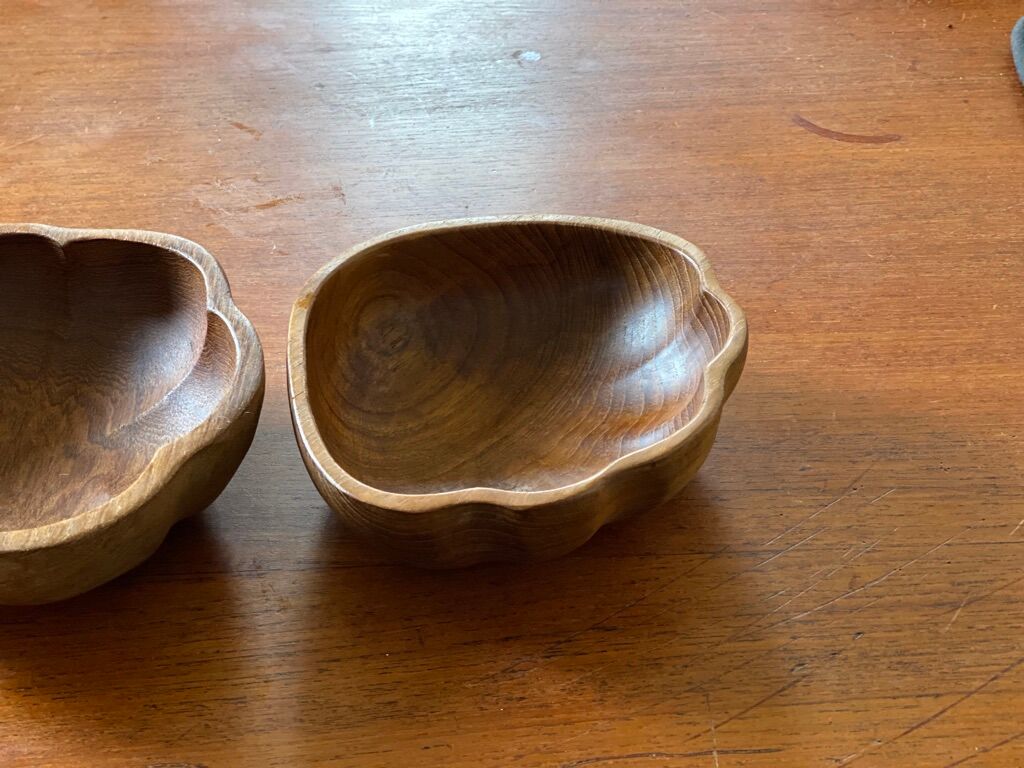 Cups in teak