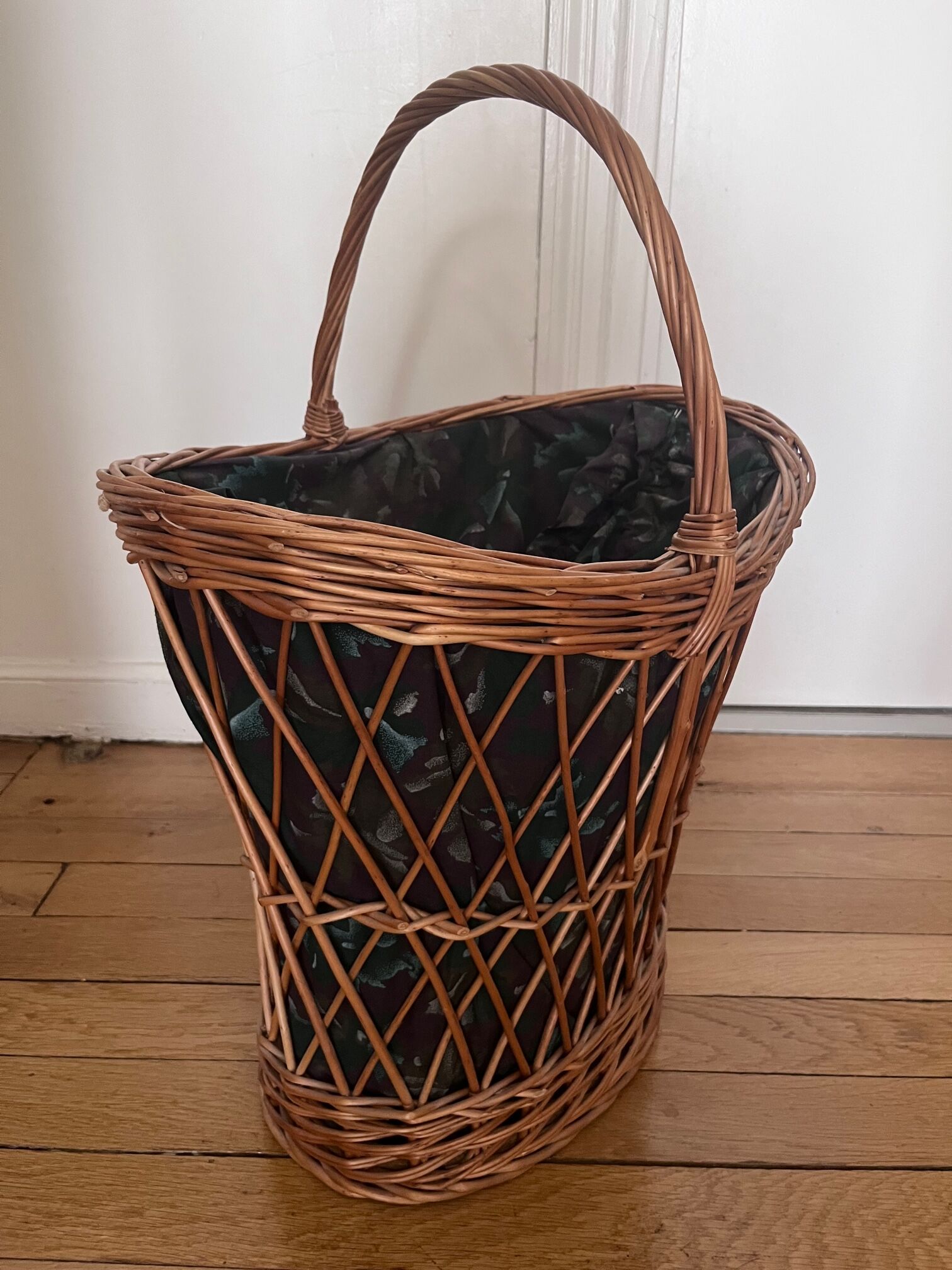 Wicker laundry basket