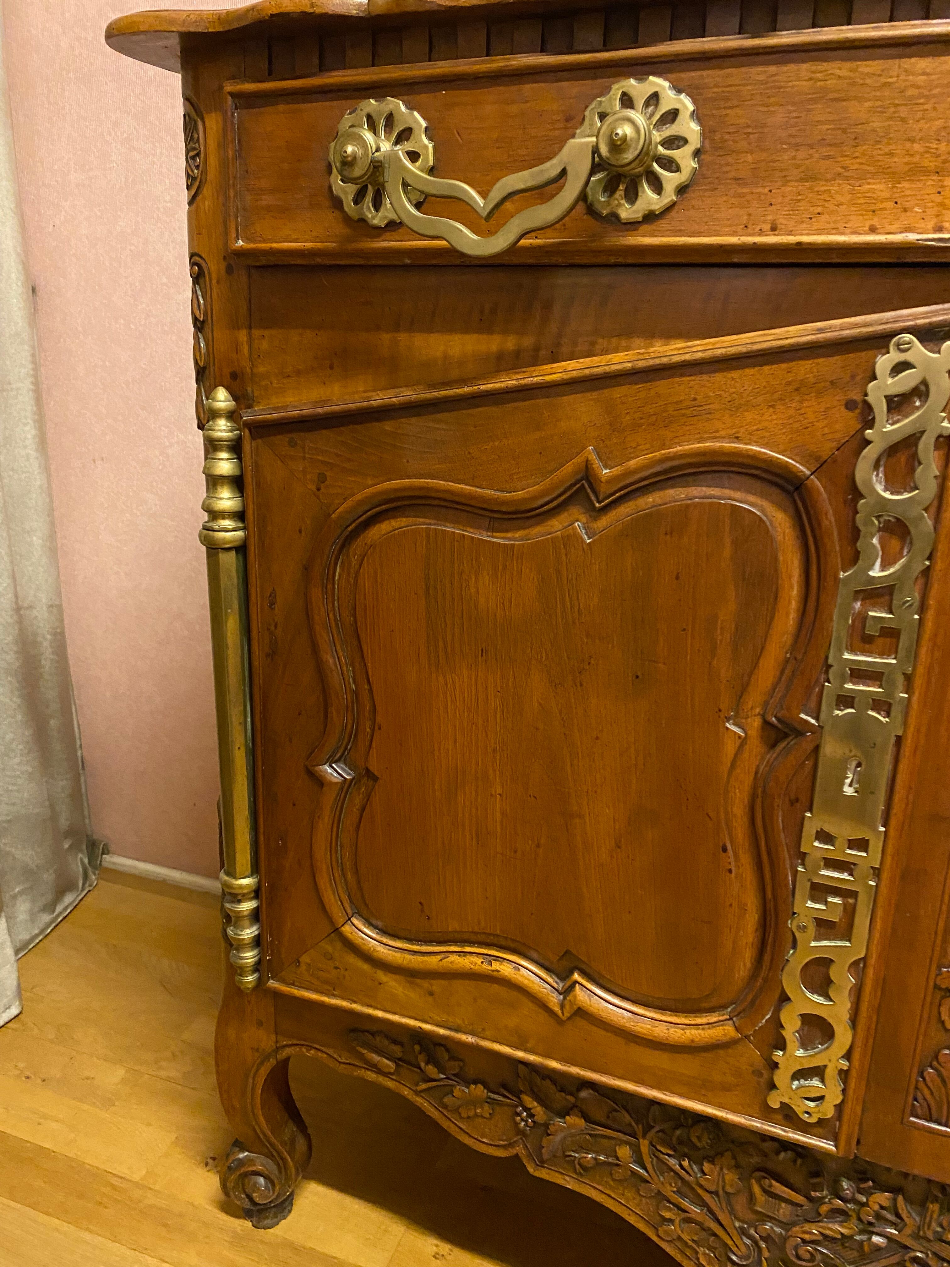 Buffet provençale en noyer XVIII siècle
