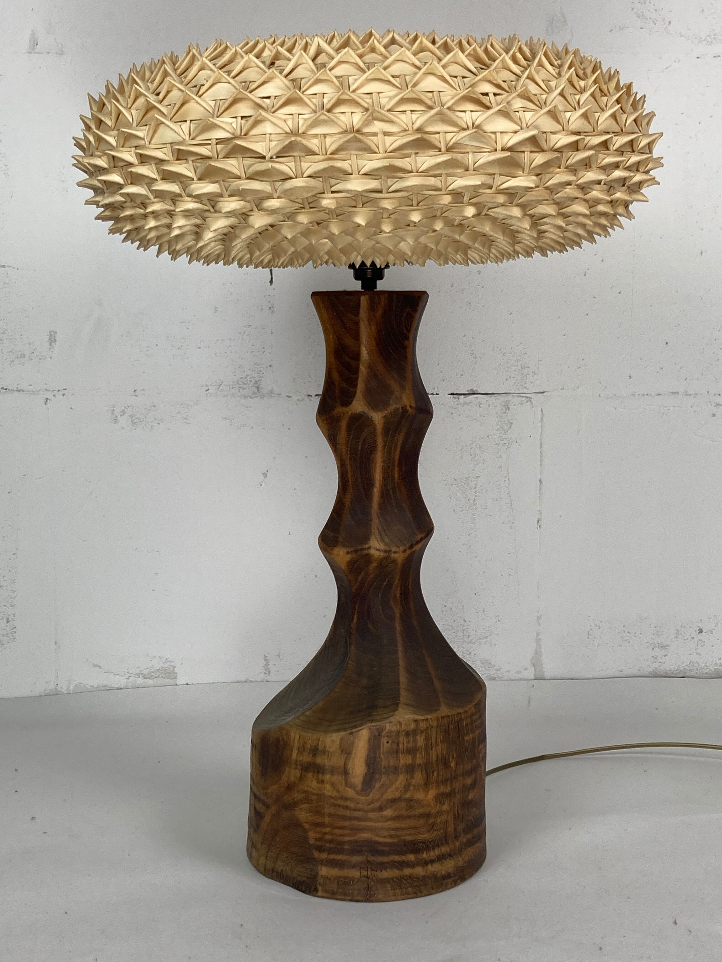 Large brutalist table lamp with rattan shade, Dutch ca 1960s ( 76 cm )