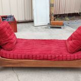 Méridienne, lit de repos ancien en noyer et velour