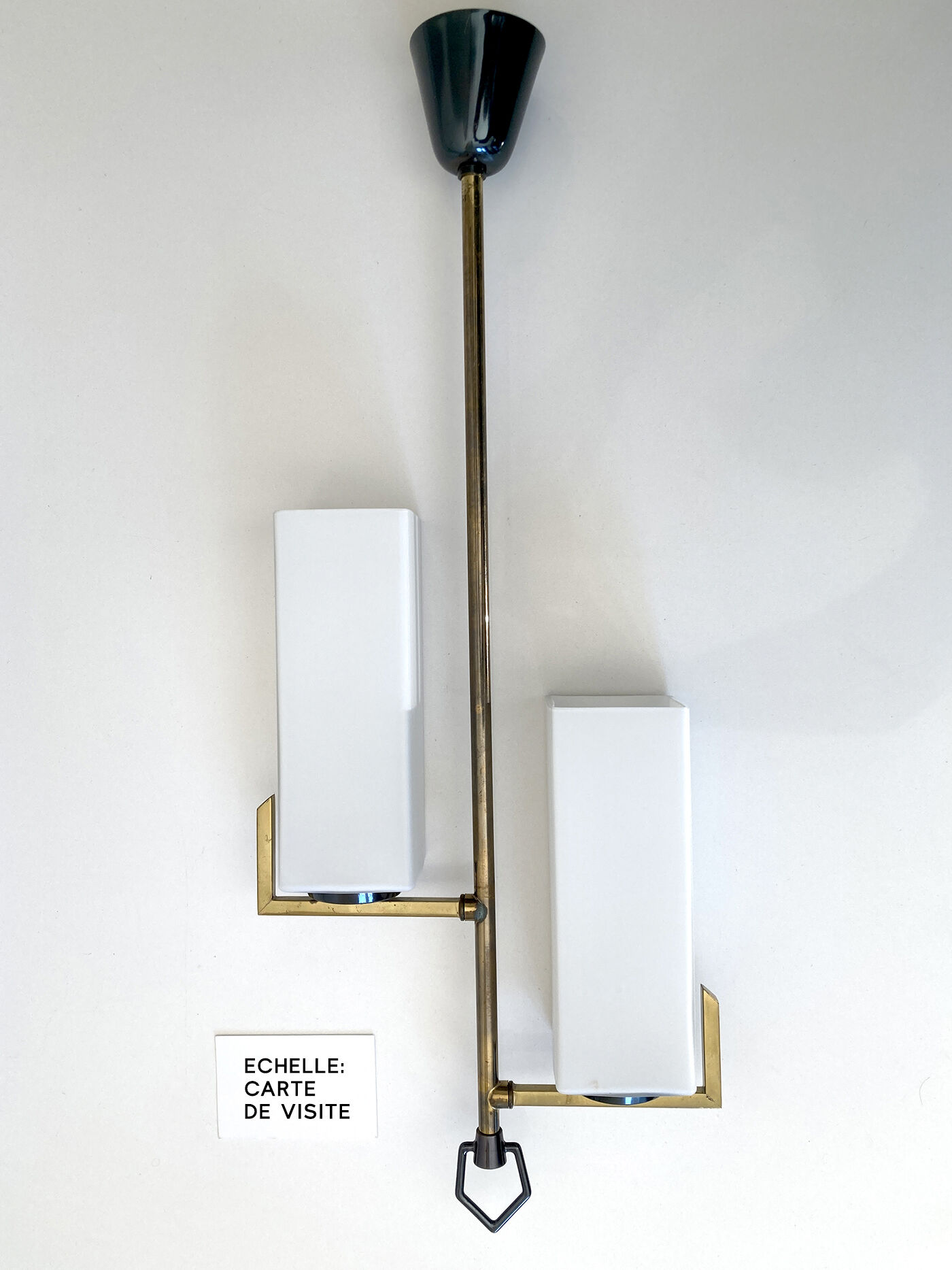 Suspension Arlus en laiton brut et opaline satin.