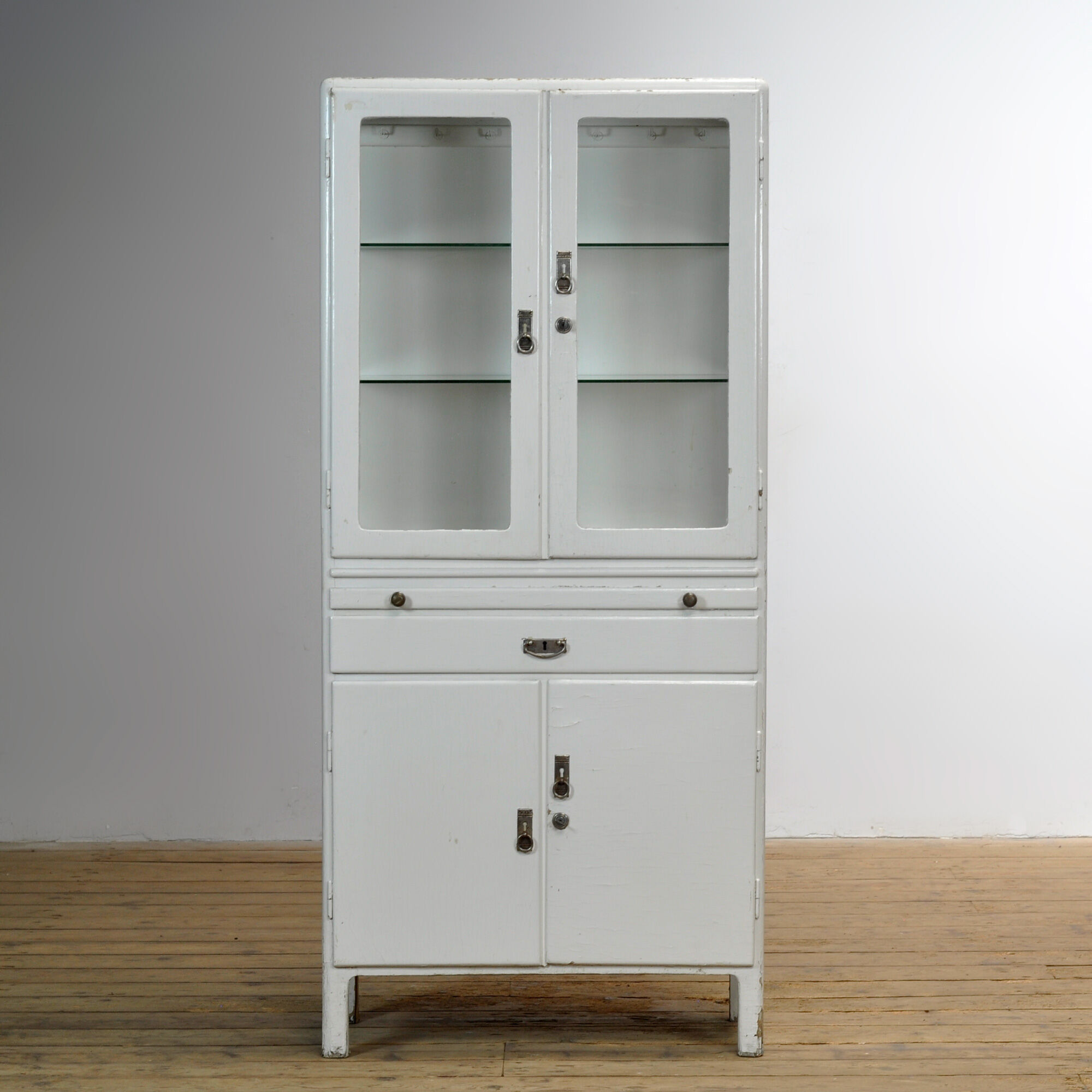 Cabinet médical en bois, vers 1950