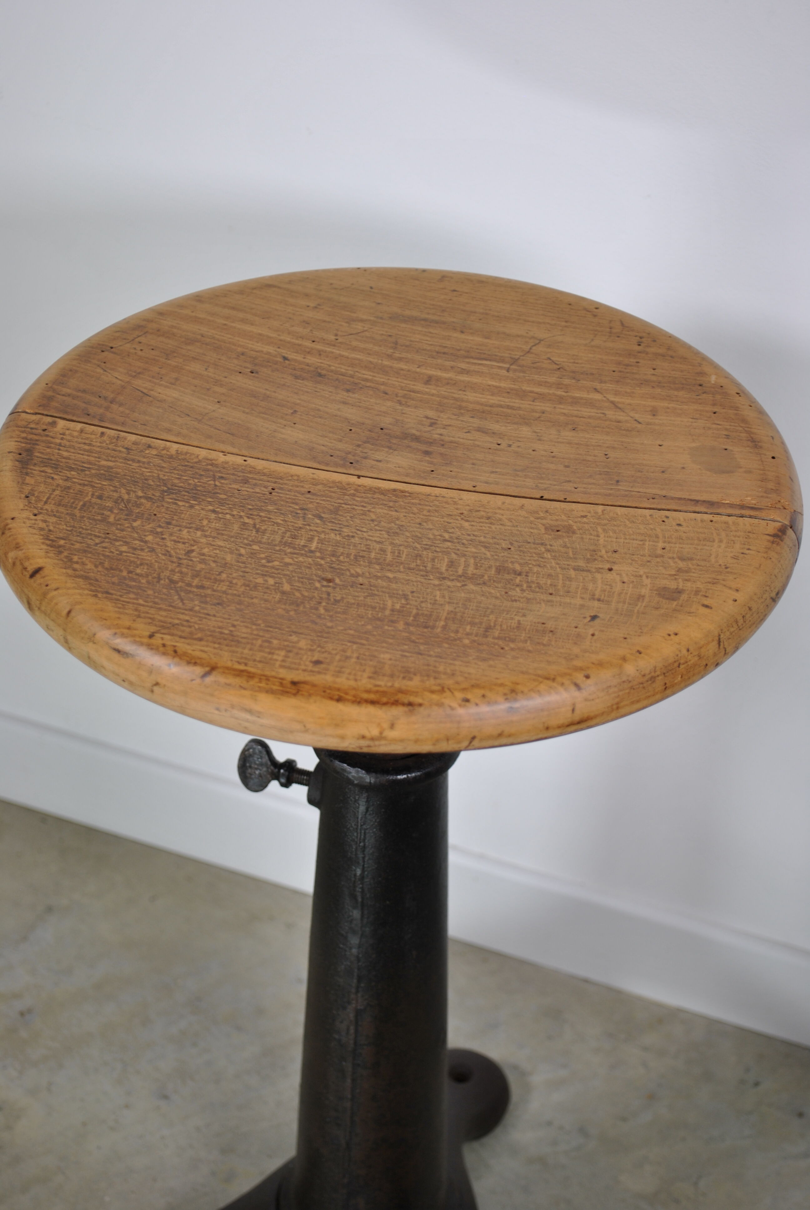 Singer stool 1930
