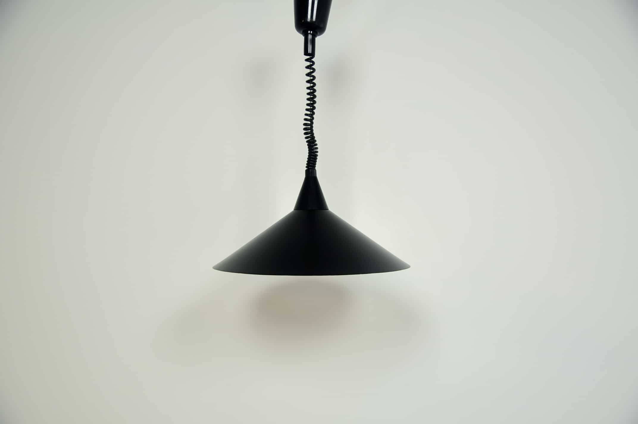 Lampe à pendentif en forme de chapeau de sorcière noir