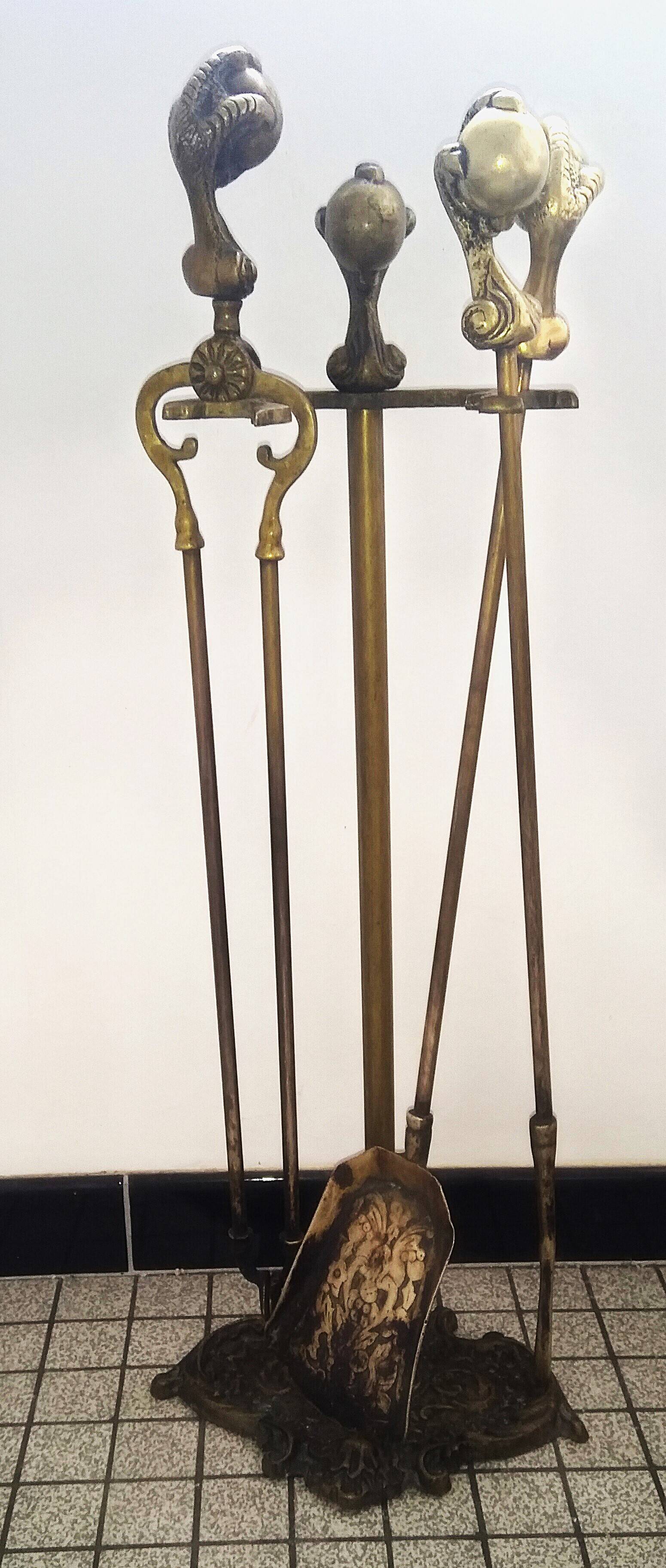 Bronze fireplace servant with eagle claws and raptor claws