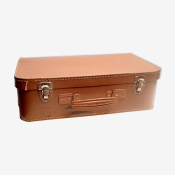 Valise en carton