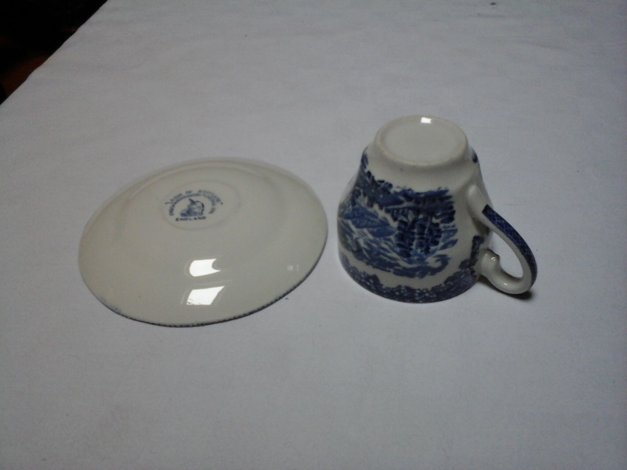 Assortment of 3 blue cups