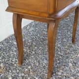 Table with rounded lines