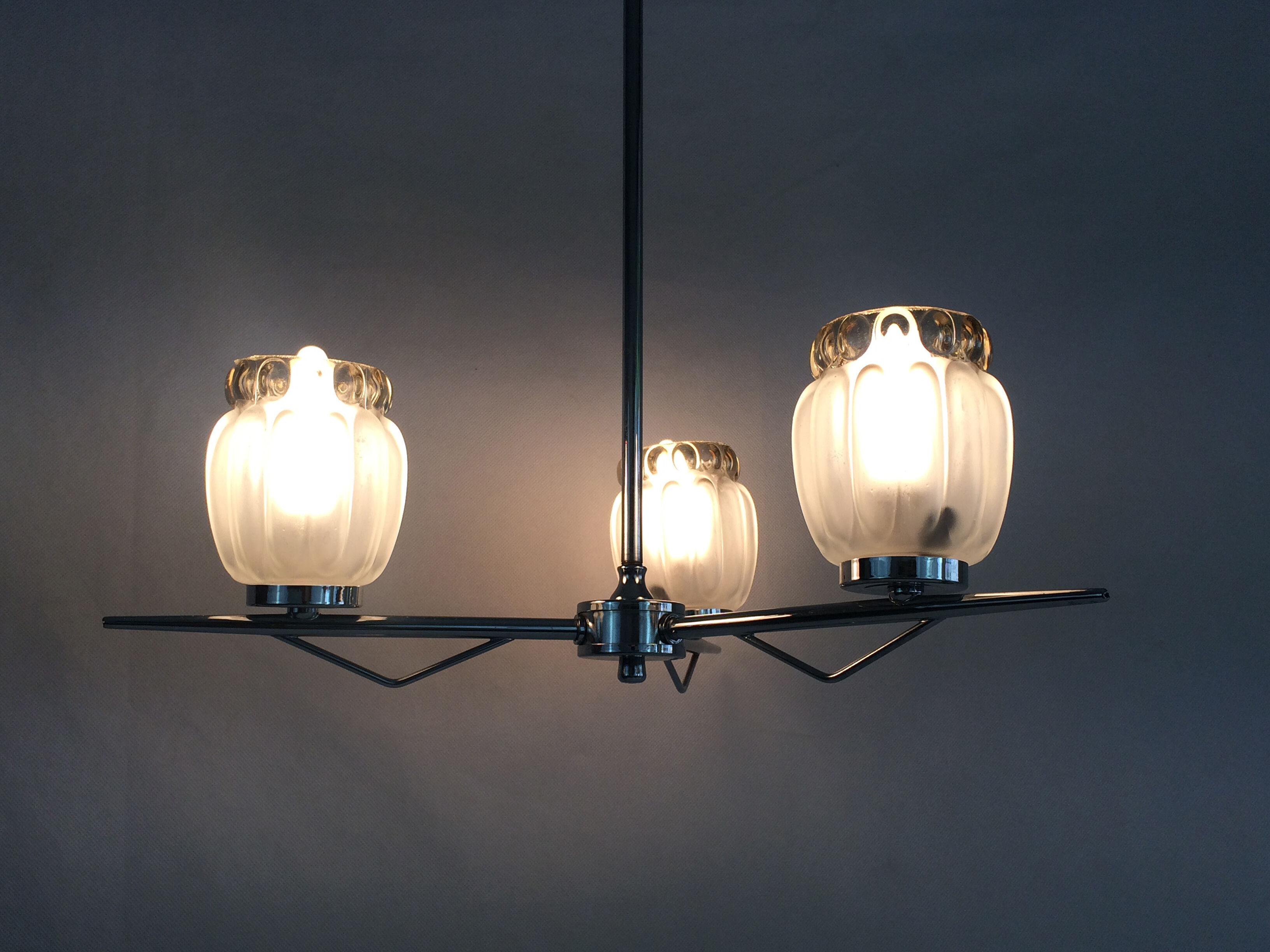 Vintage chandelier with 3 branches in chrome metal and glass globe. Year 70
