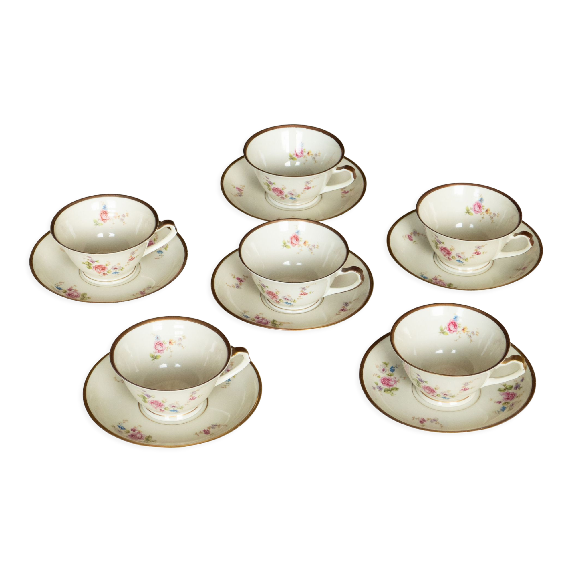 Serie de six tasses et sous tasses en émaillé a décor floral XX siècle