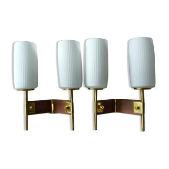 Paire d'appliques design scandinave en teck et opaline des années 60
