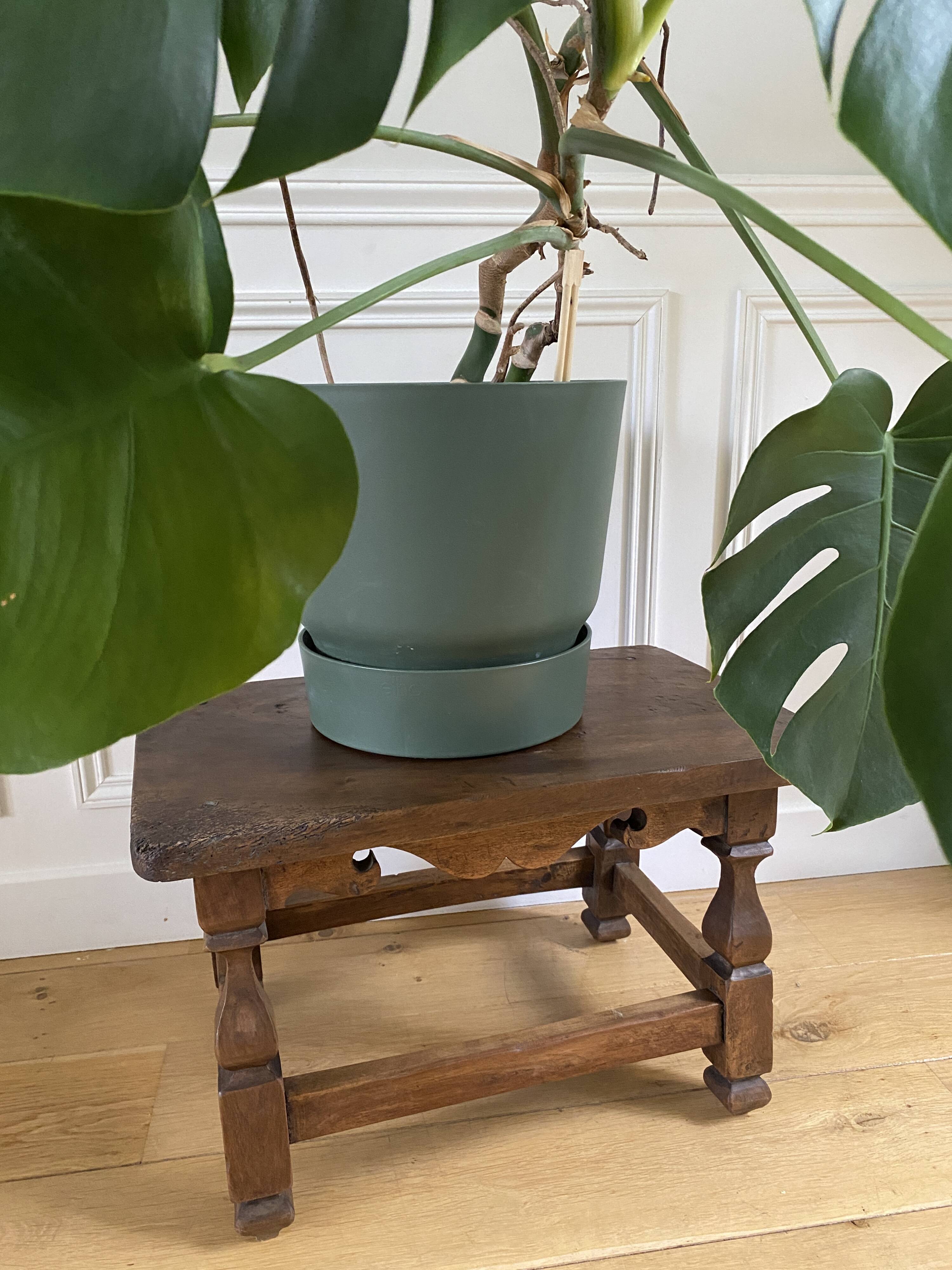 Vintage footrest - Vintage flower stand - Small low wooden stool