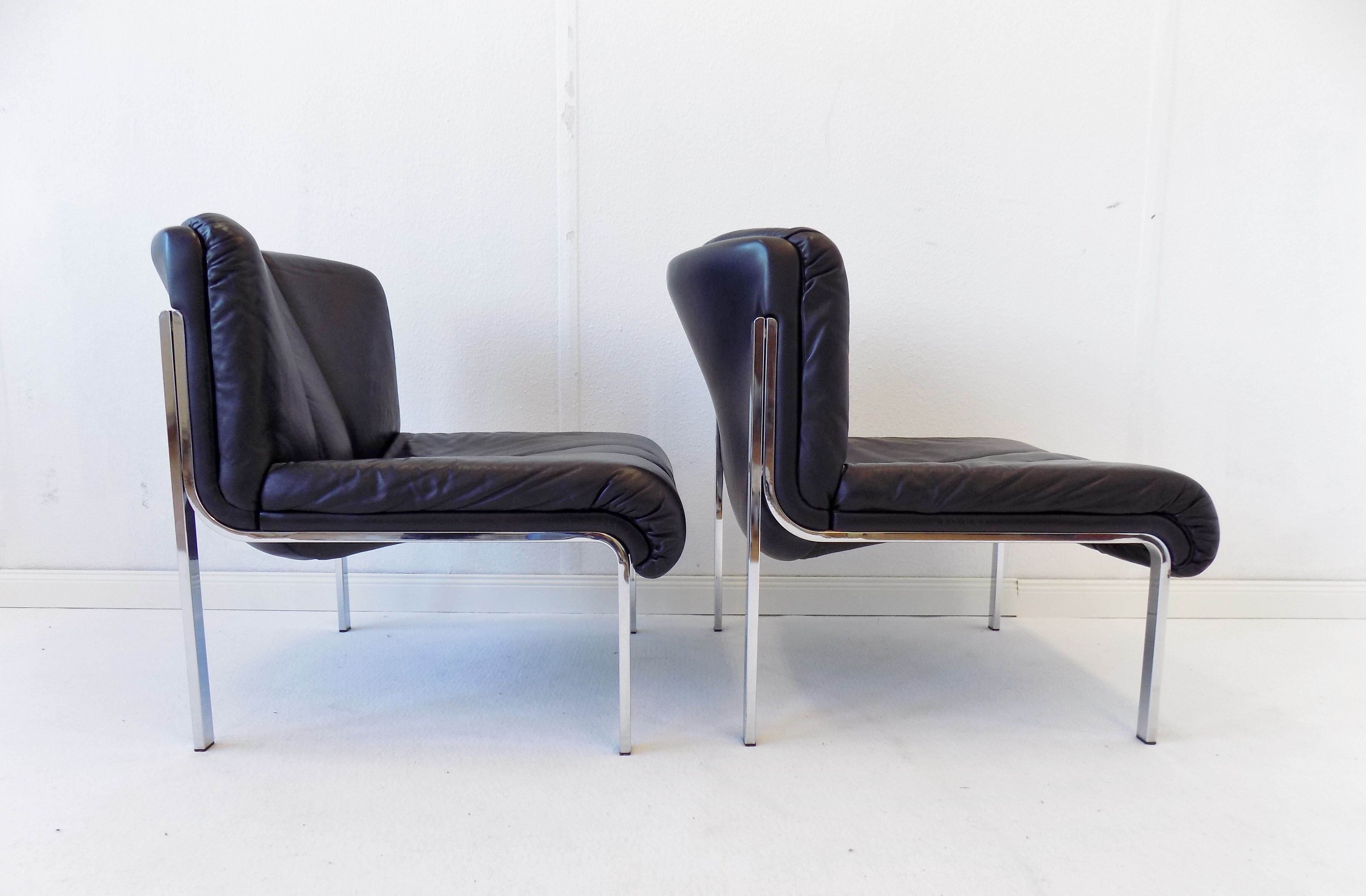Girsberger Eurochair set of 2 black leather lounge chairs