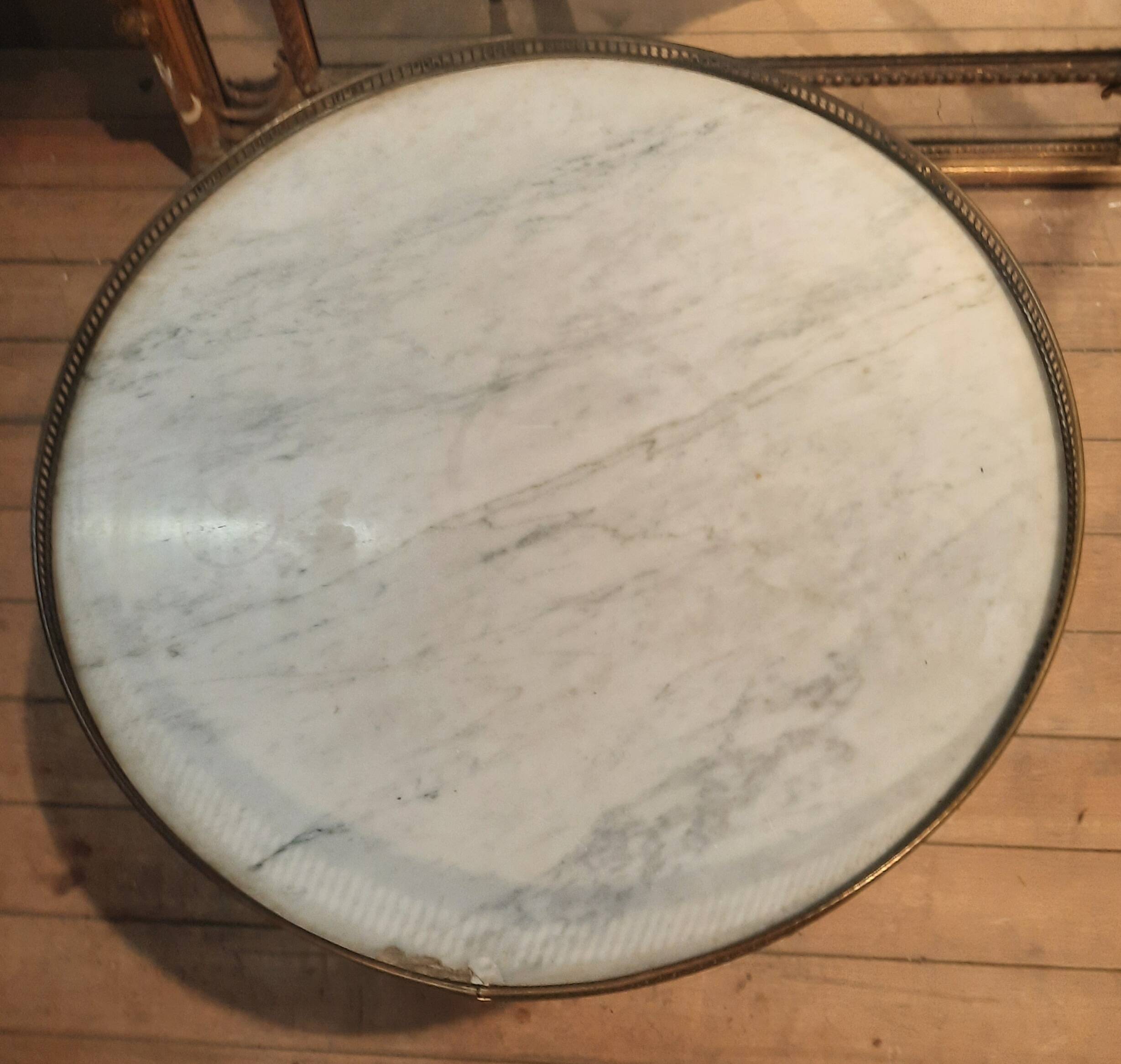 Coffee table with a marble top, known as "bouillotte".