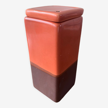 Pot en céramique avec couvercle