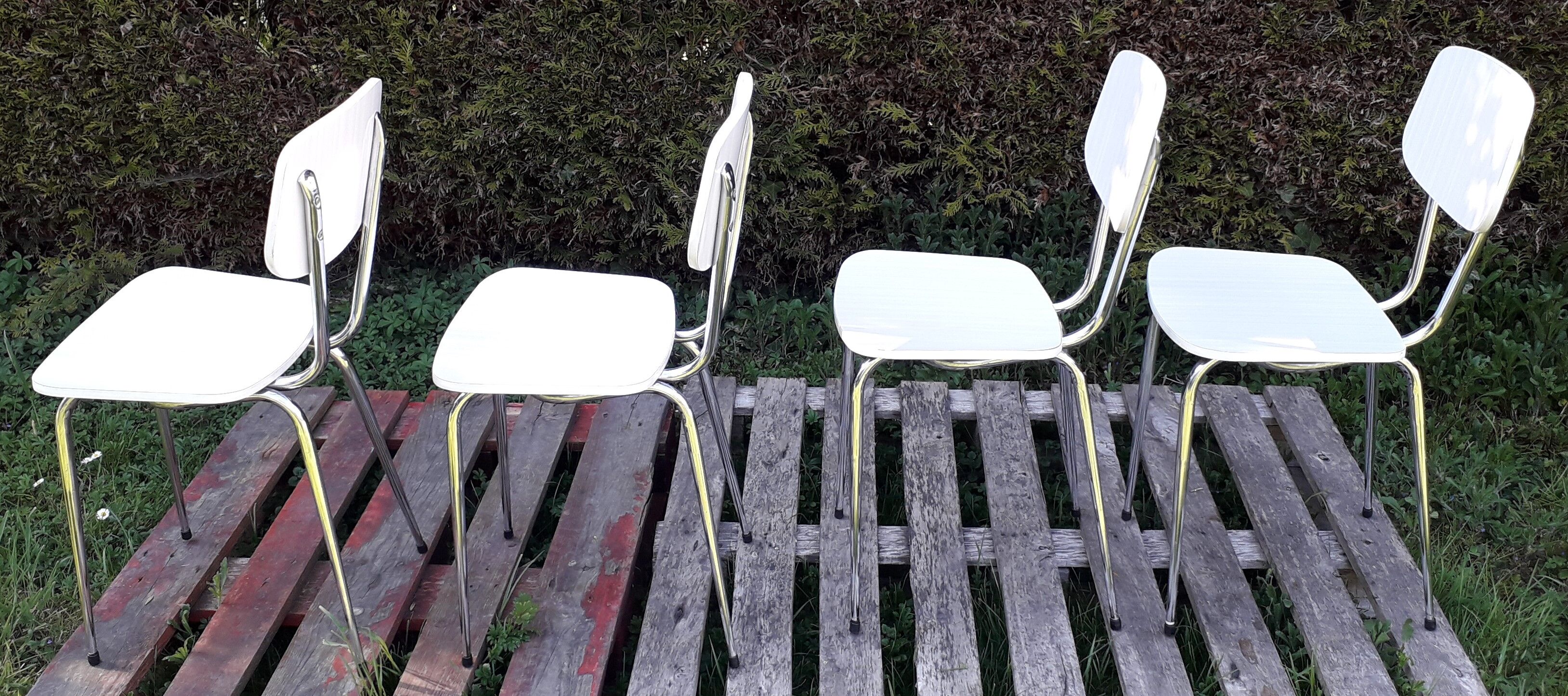 Set of 4 chairs in white 60s formica 70