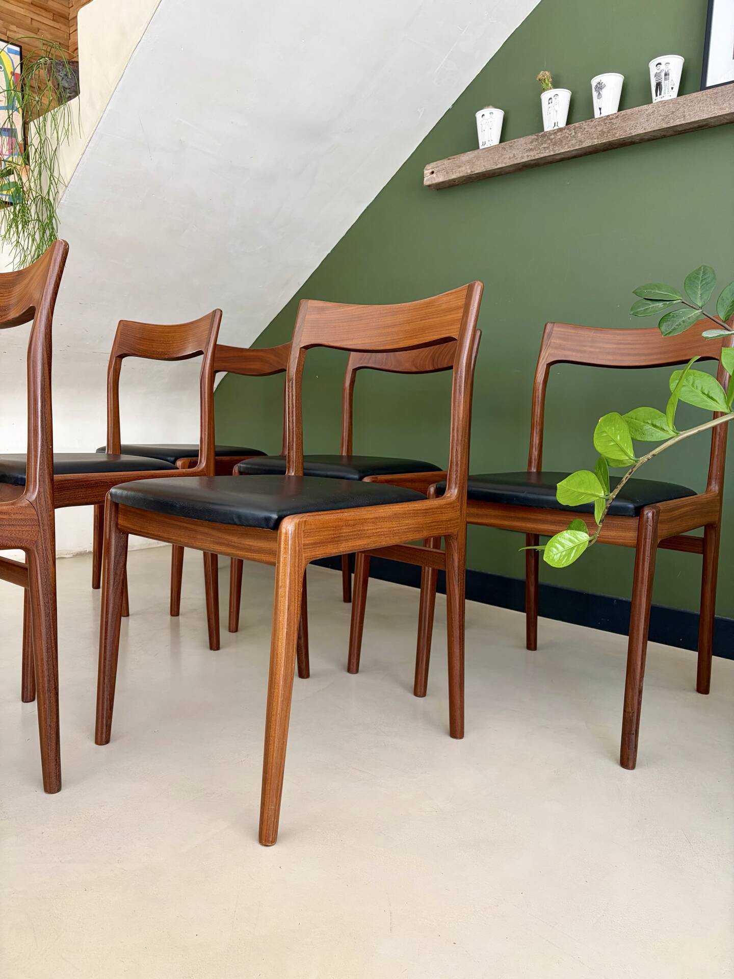 Set of 6 Danish teak chairs, 1970s.